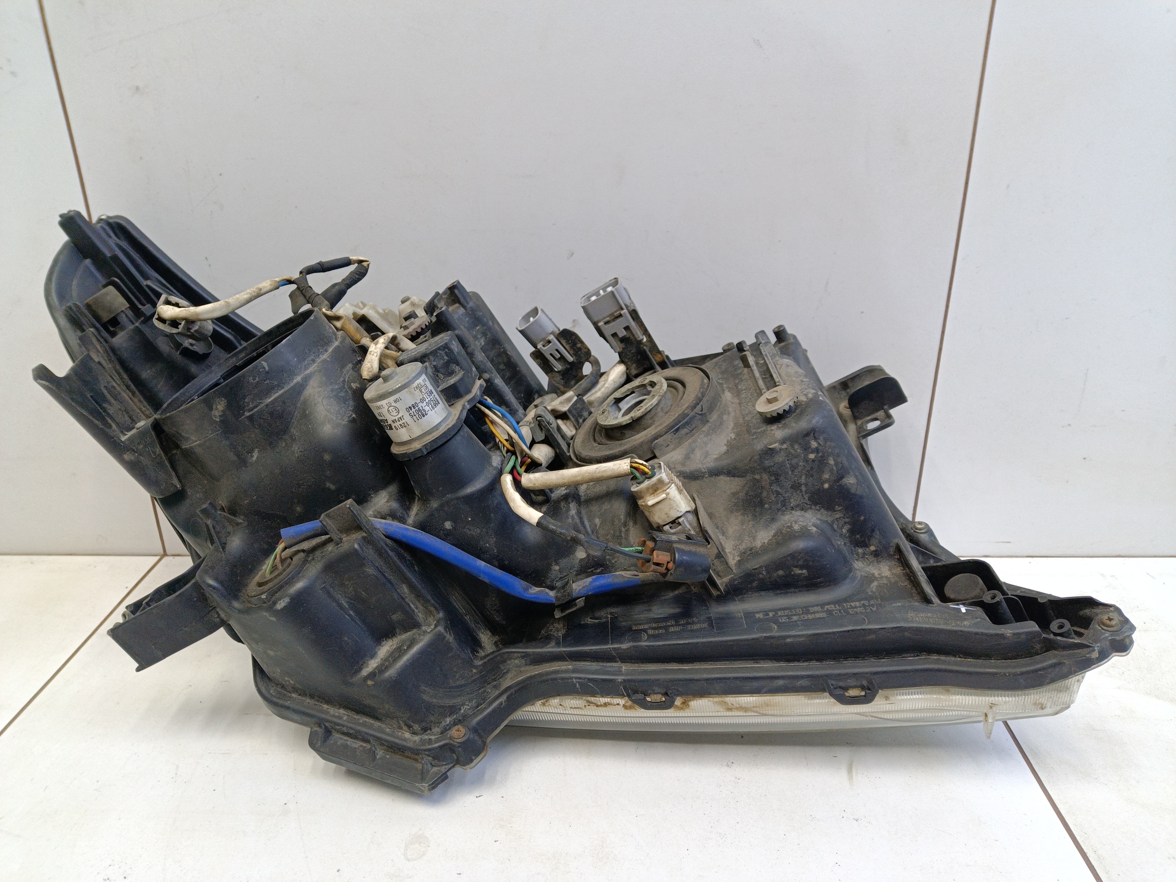 Фара передняя левая Toyota Land Cruiser 200 Restail 1 ксенон с ДХО