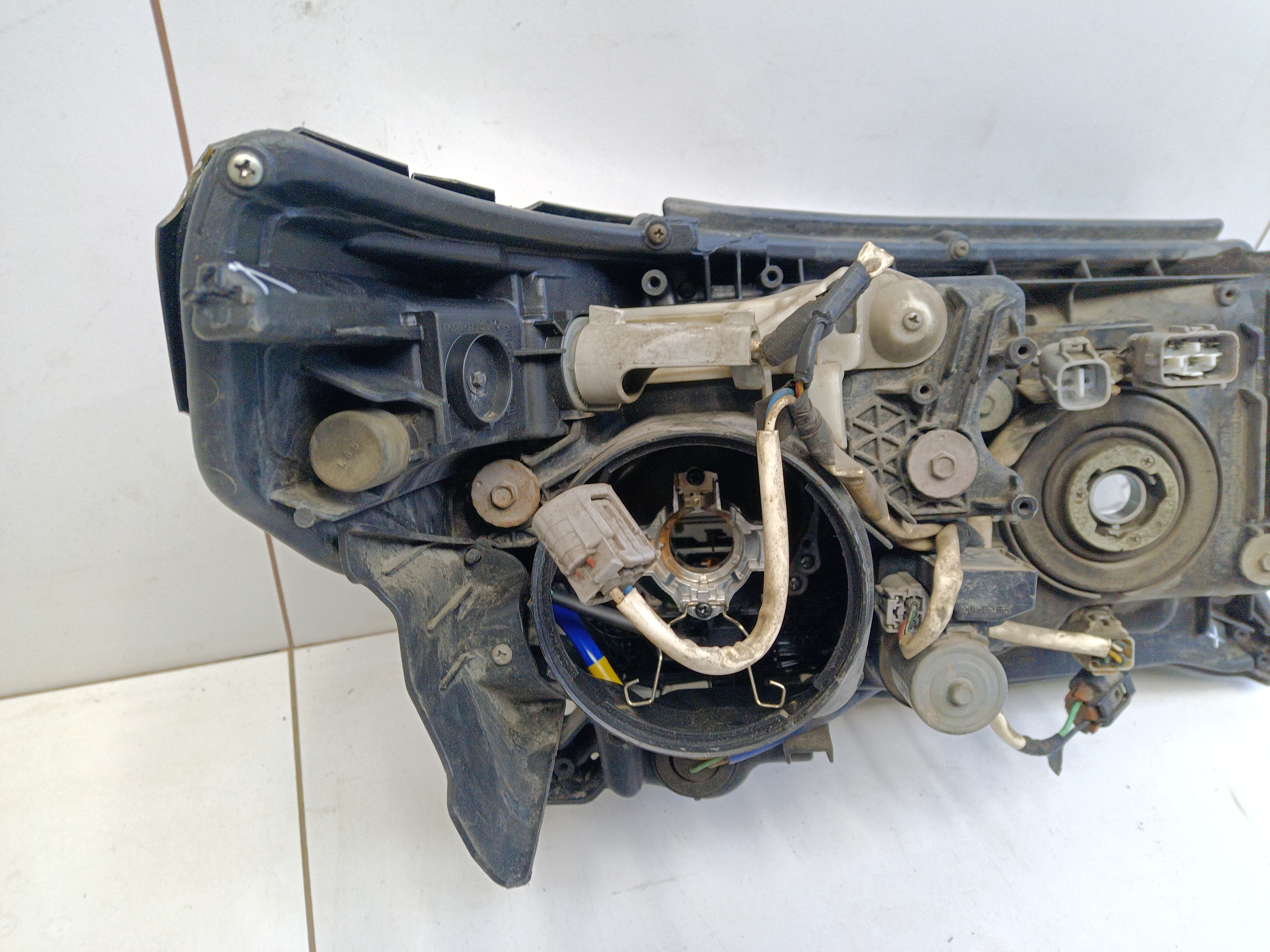 Фара передняя левая Toyota Land Cruiser 200 Restail 1 ксенон с ДХО