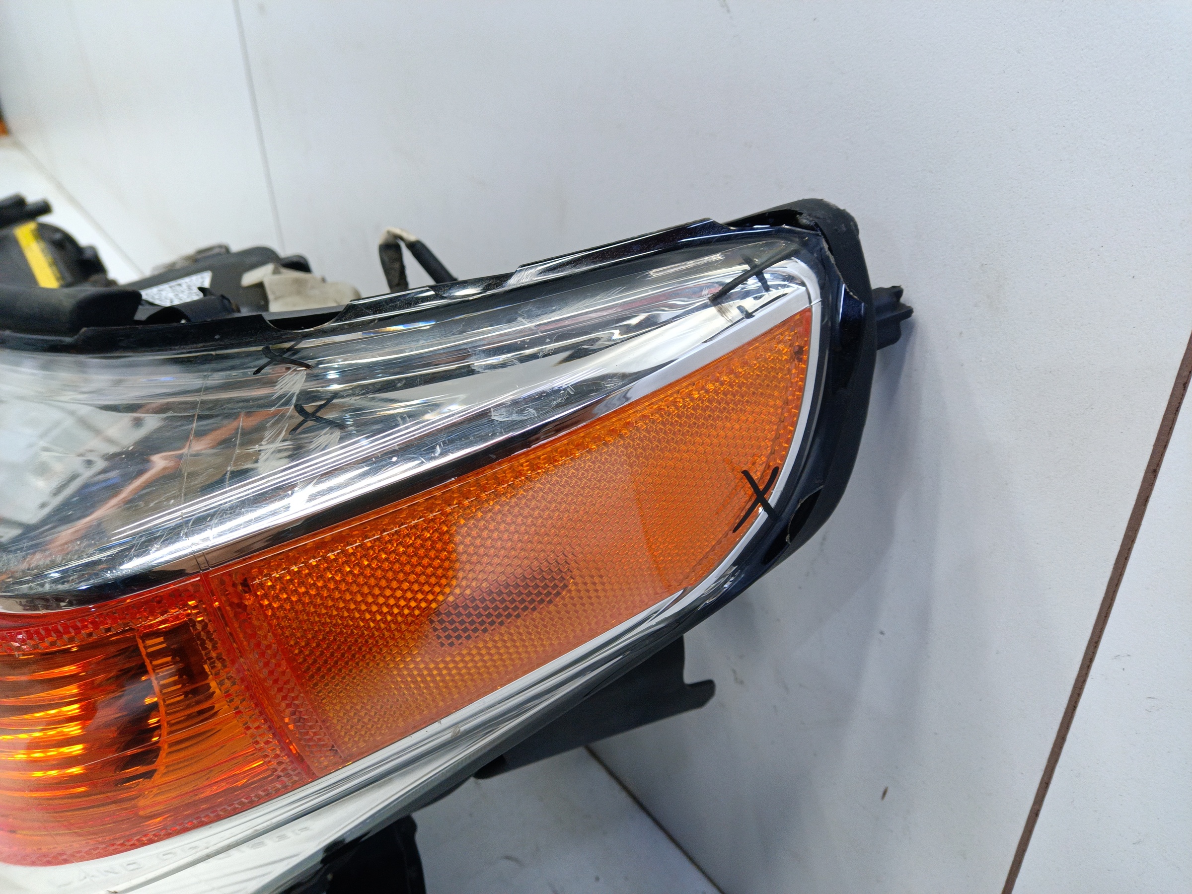 Фара передняя левая Toyota Land Cruiser 200 Restail 1 ксенон с ДХО