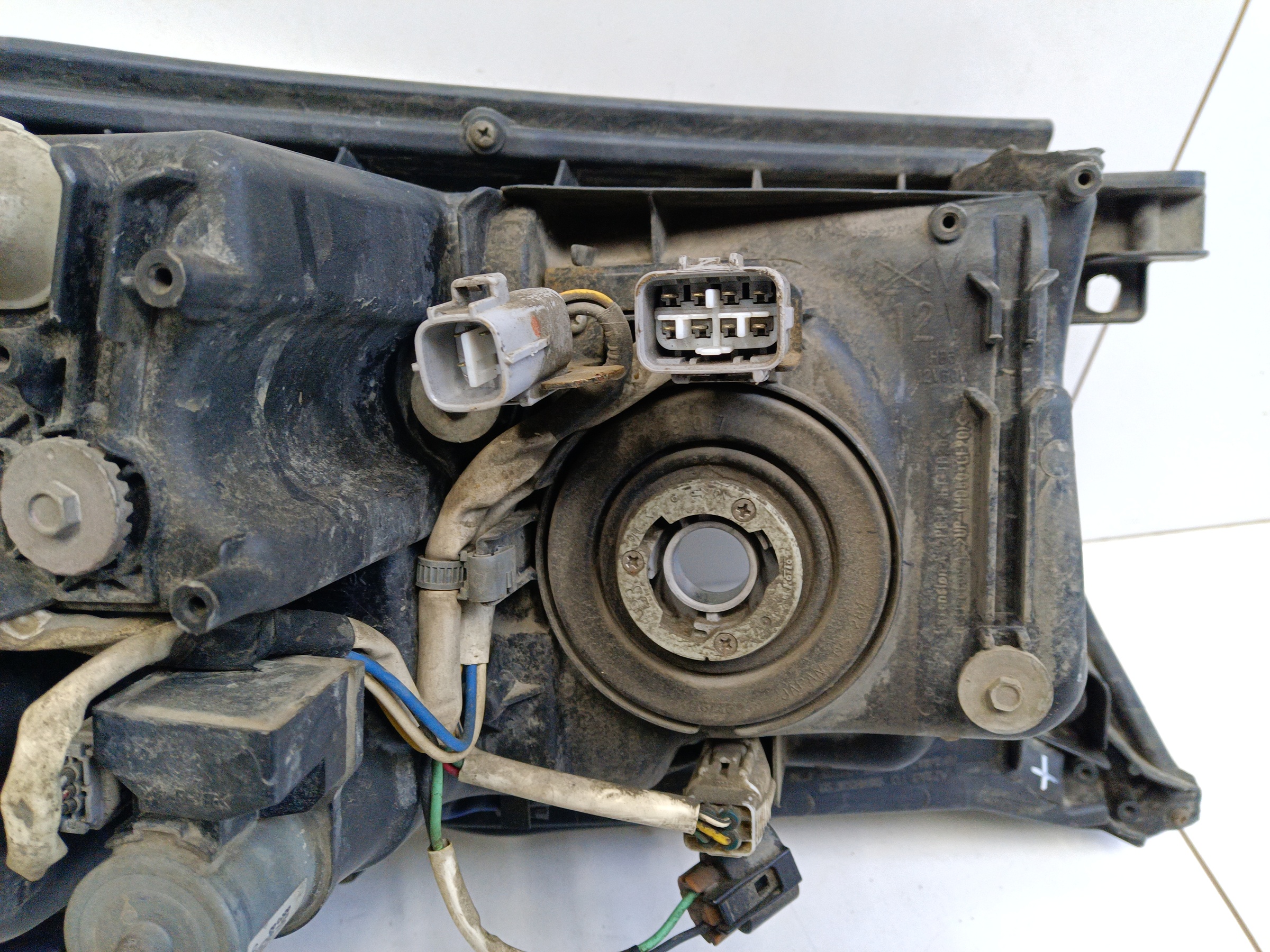 Фара передняя левая Toyota Land Cruiser 200 Restail 1 ксенон с ДХО