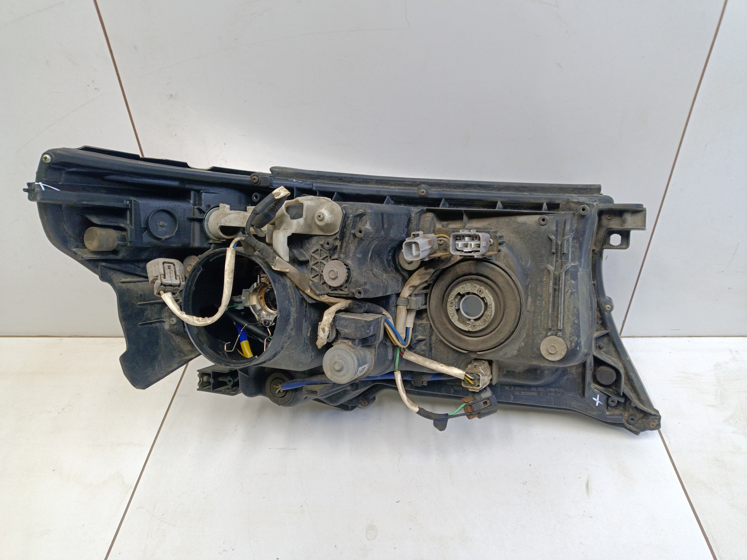 Фара передняя левая Toyota Land Cruiser 200 Restail 1 ксенон с ДХО