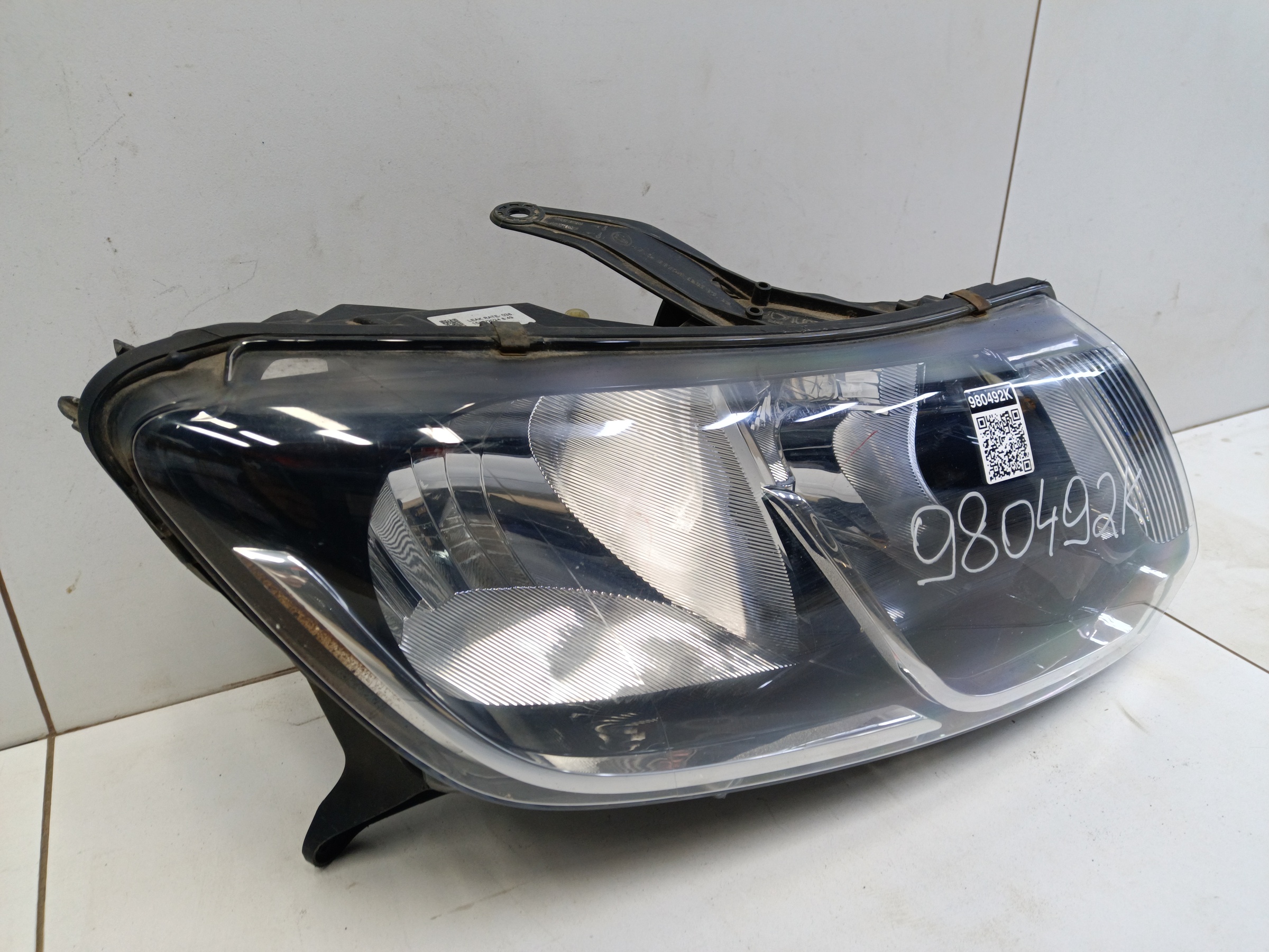 Фара передняя правая Lada Largus 1 Restail