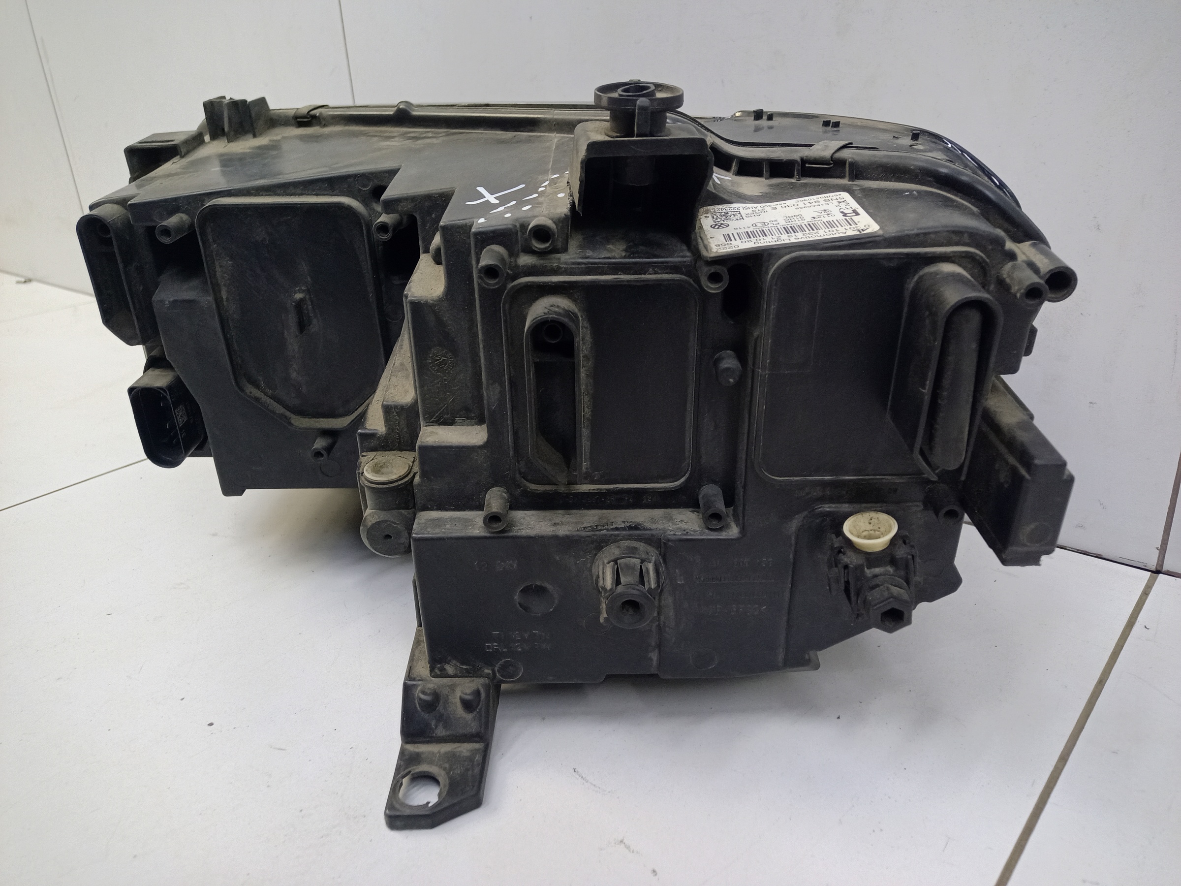 Фара передняя правая Volkswagen Tiguan 2 LED