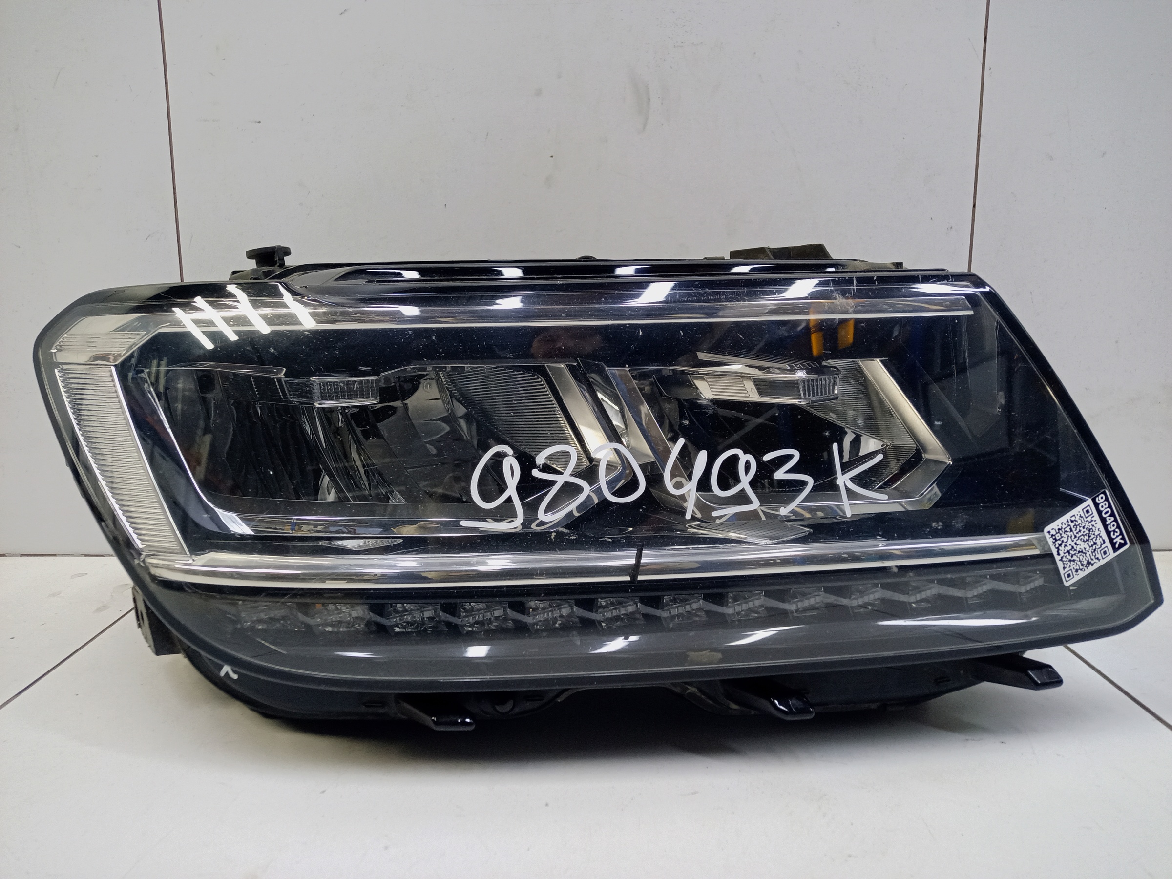 Фара передняя правая Volkswagen Tiguan 2 LED