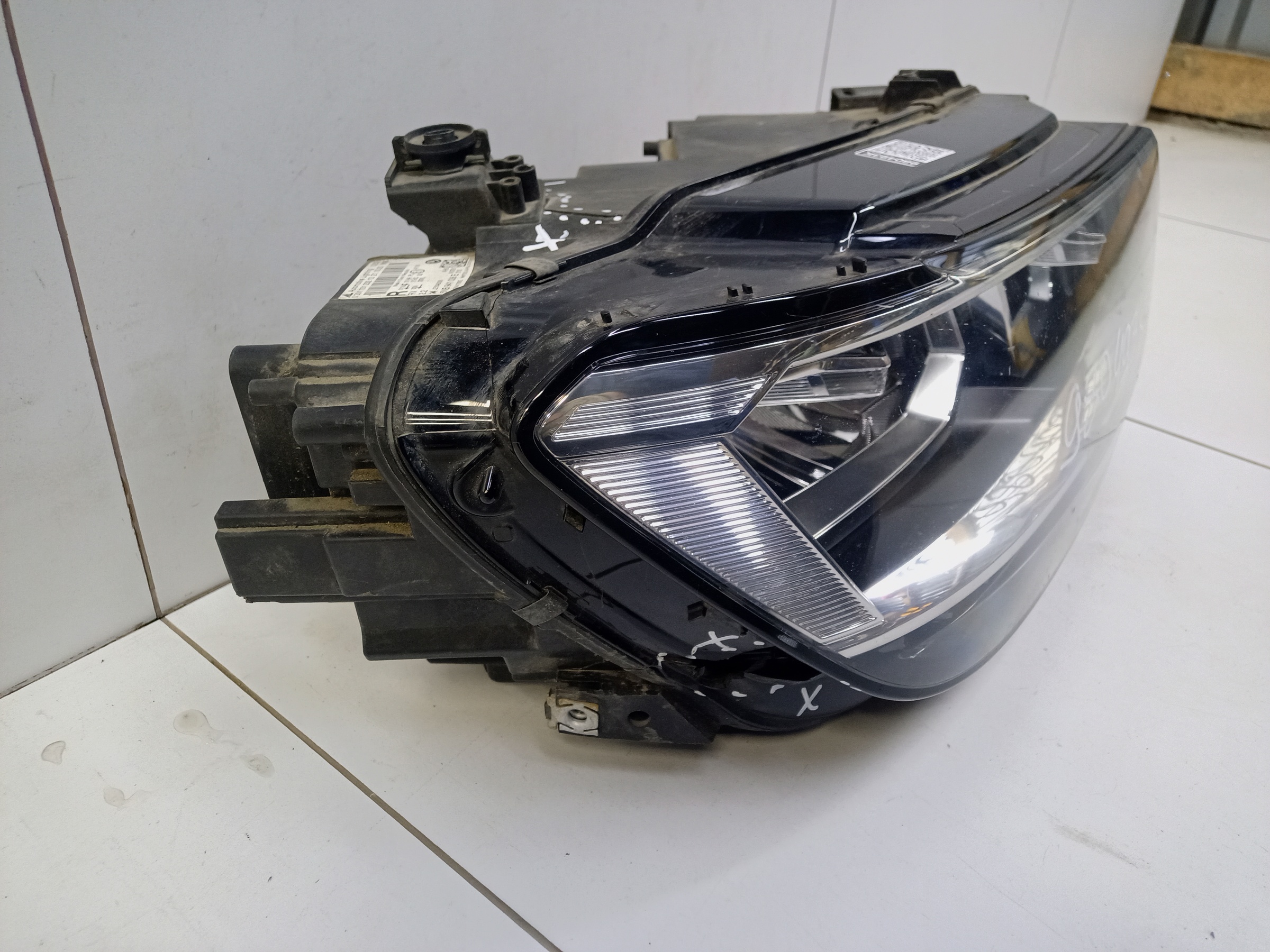 Фара передняя правая Volkswagen Tiguan 2 LED