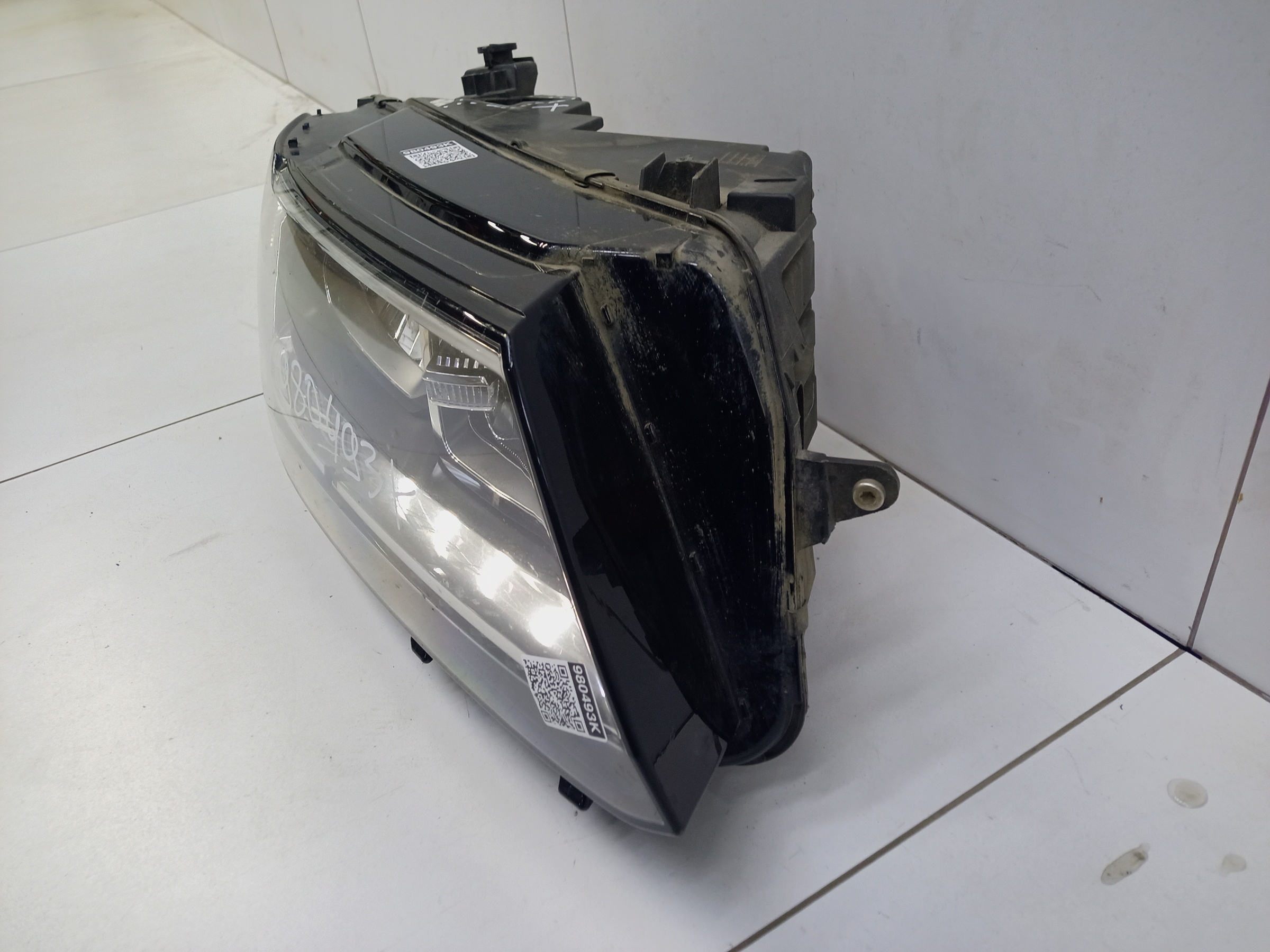 Фара передняя правая Volkswagen Tiguan 2 LED