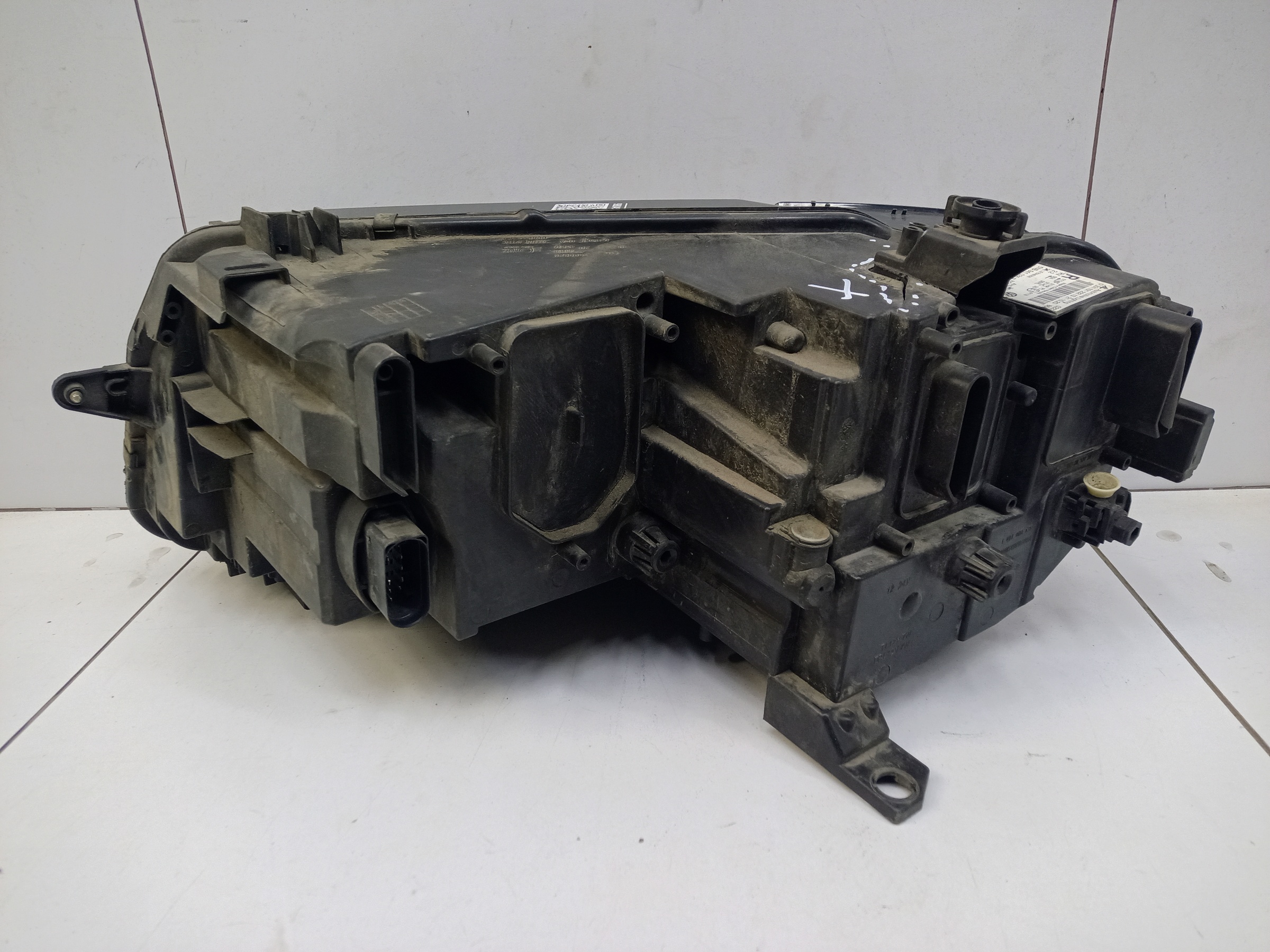 Фара передняя правая Volkswagen Tiguan 2 LED