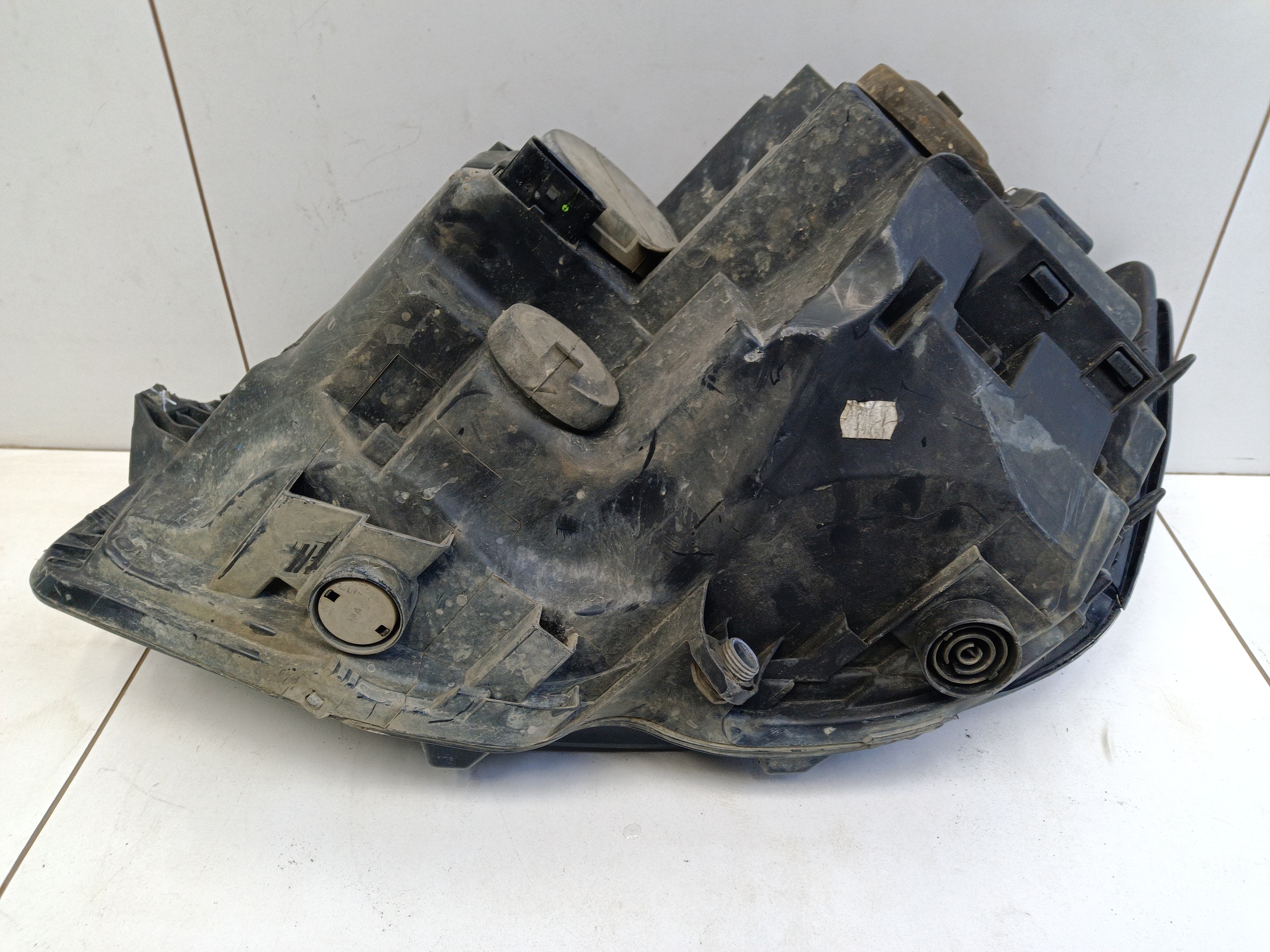 Фара передняя правая Volkswagen Transporter T6 галоген