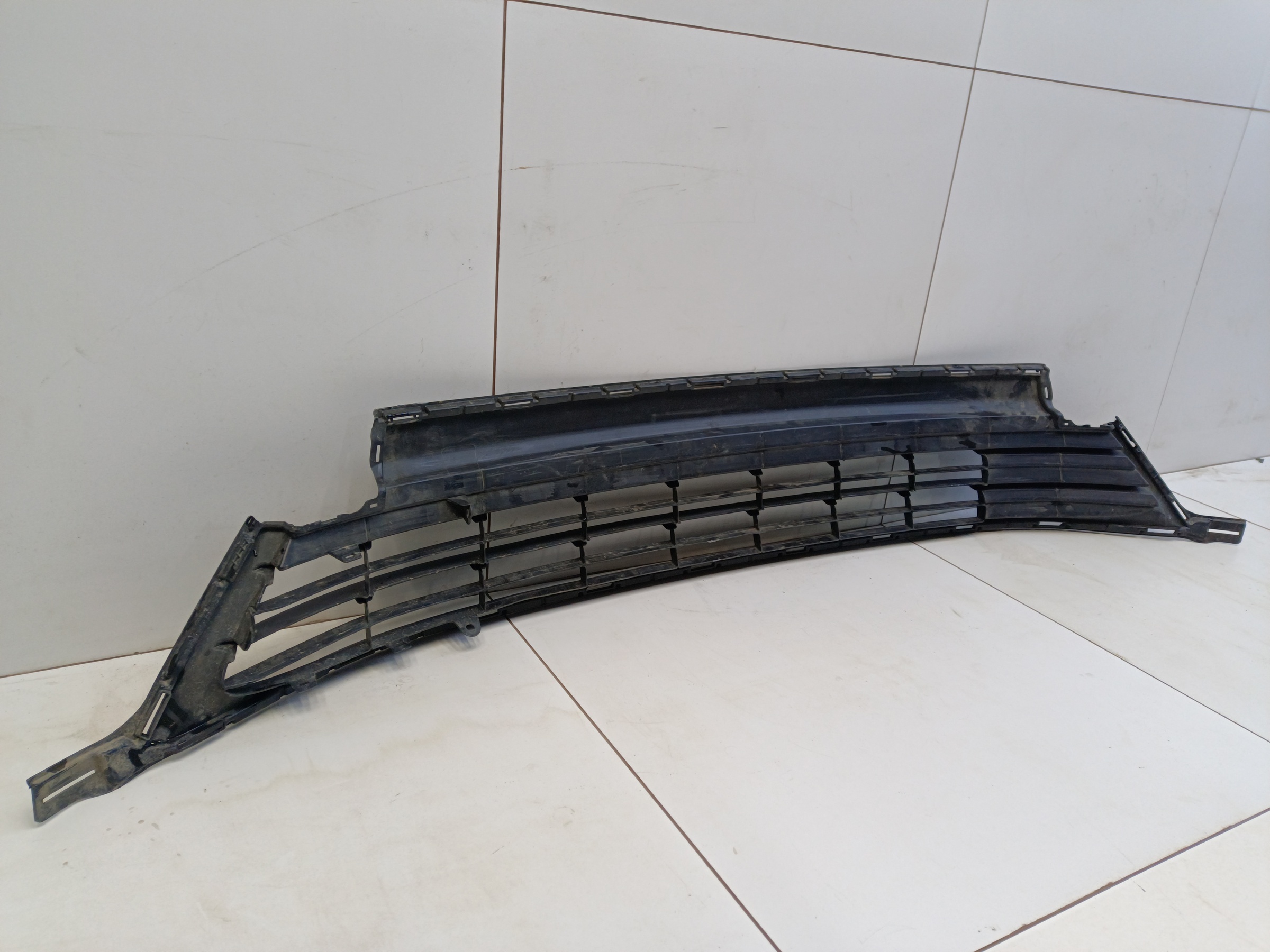 Решетка переднего бампера Toyota RAV4 CA40 Restail