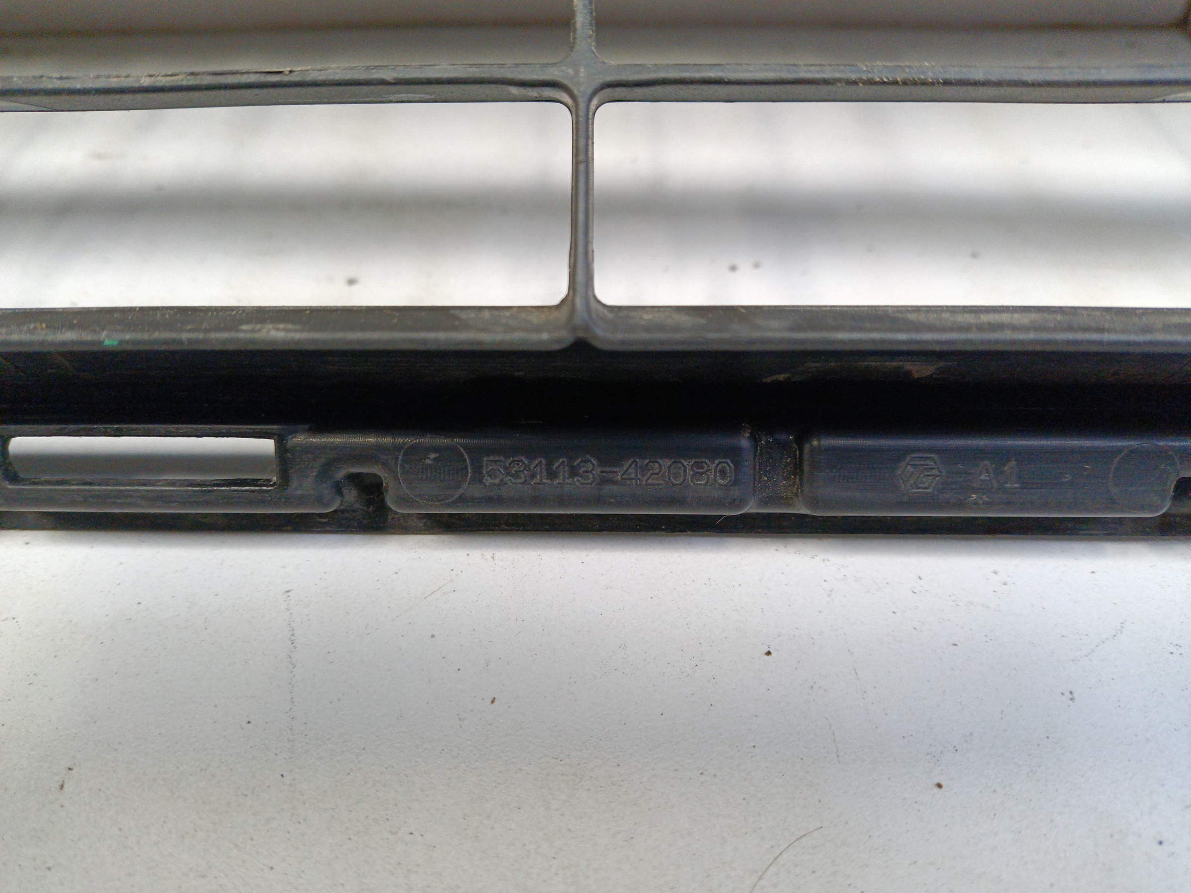 Решетка переднего бампера Toyota RAV4 CA40 Restail