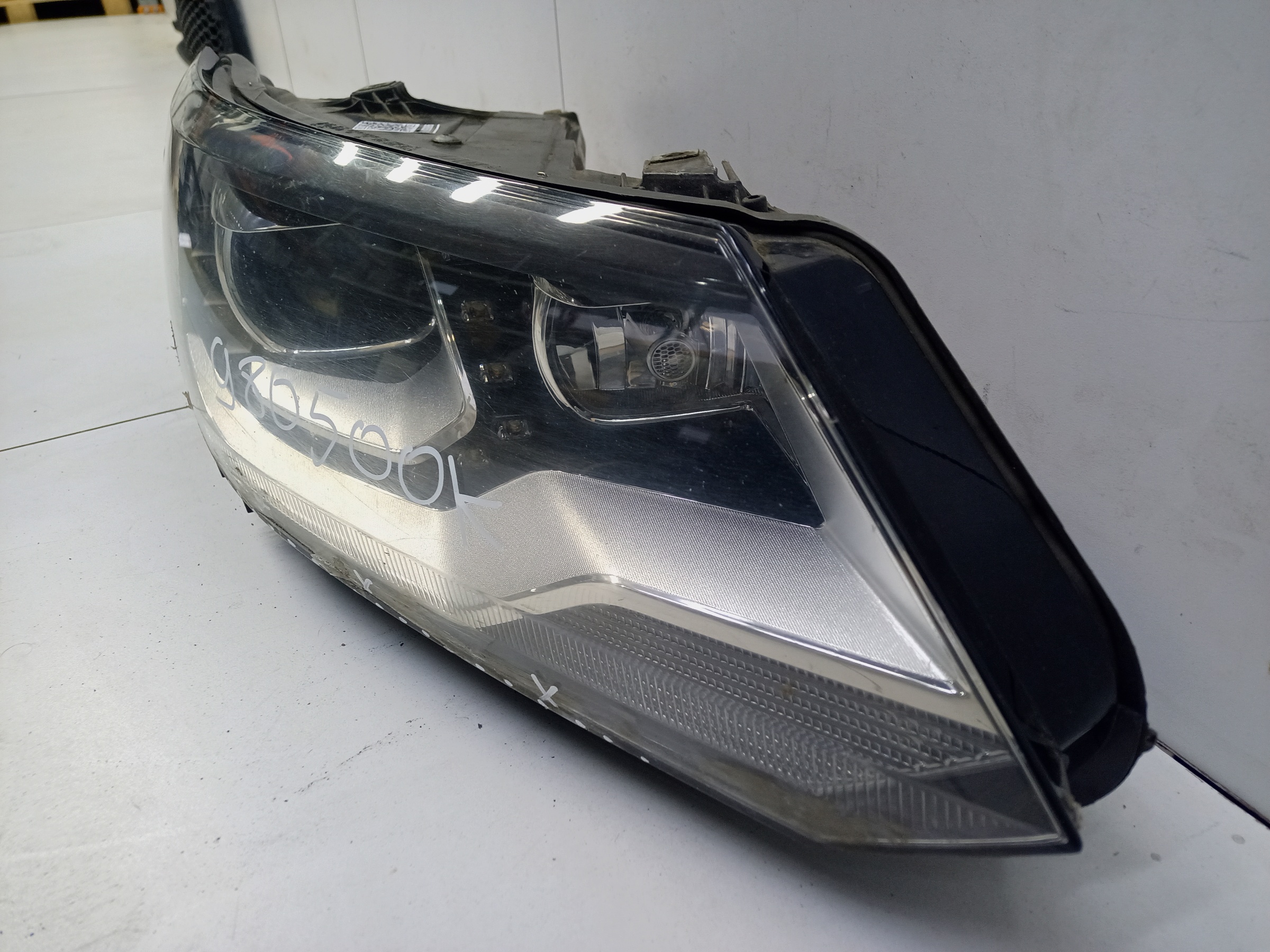Фара передняя правая Volkswagen Tiguan 1 Restail ксенон адаптив