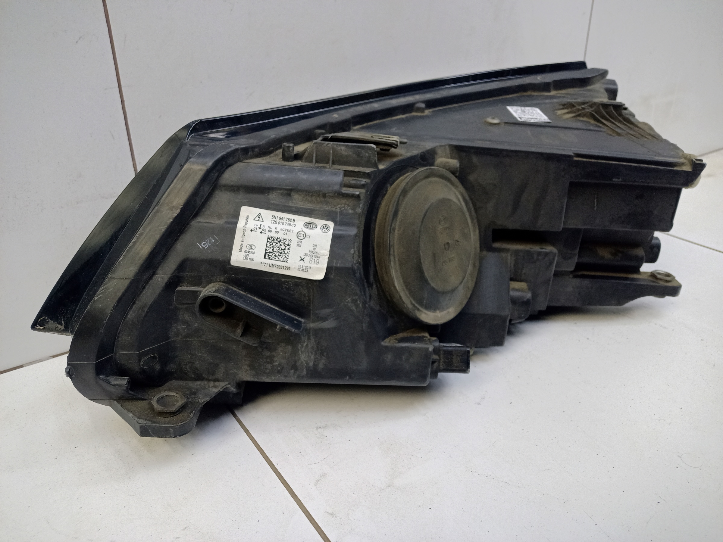 Фара передняя правая Volkswagen Tiguan 1 Restail ксенон адаптив