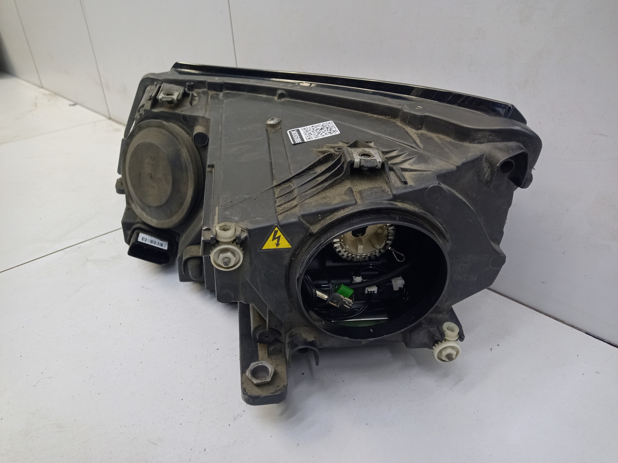 Фара передняя правая Volkswagen Tiguan 1 Restail ксенон адаптив