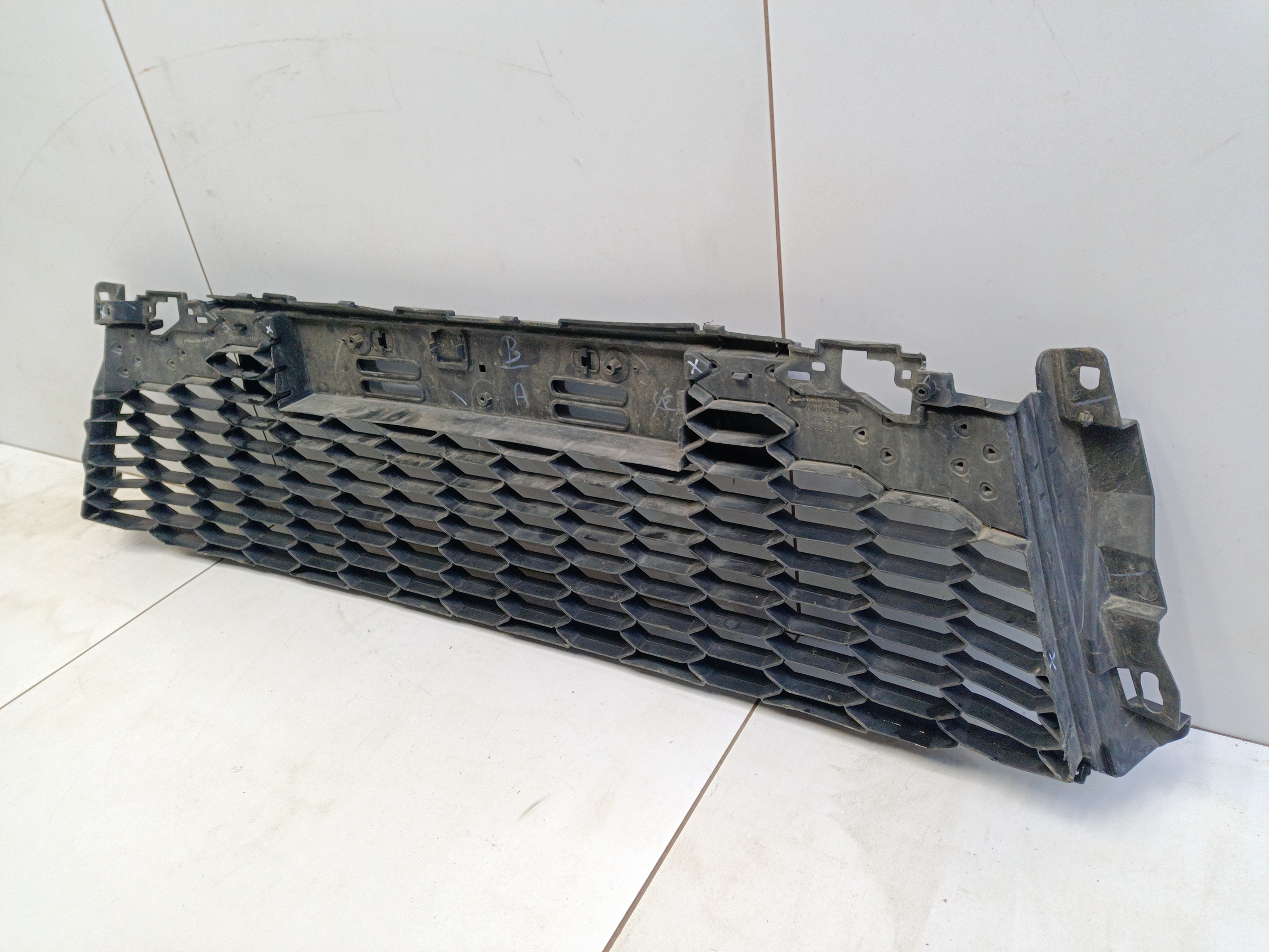 Решетка переднего бампера Mitsubishi Pajero Sport 3