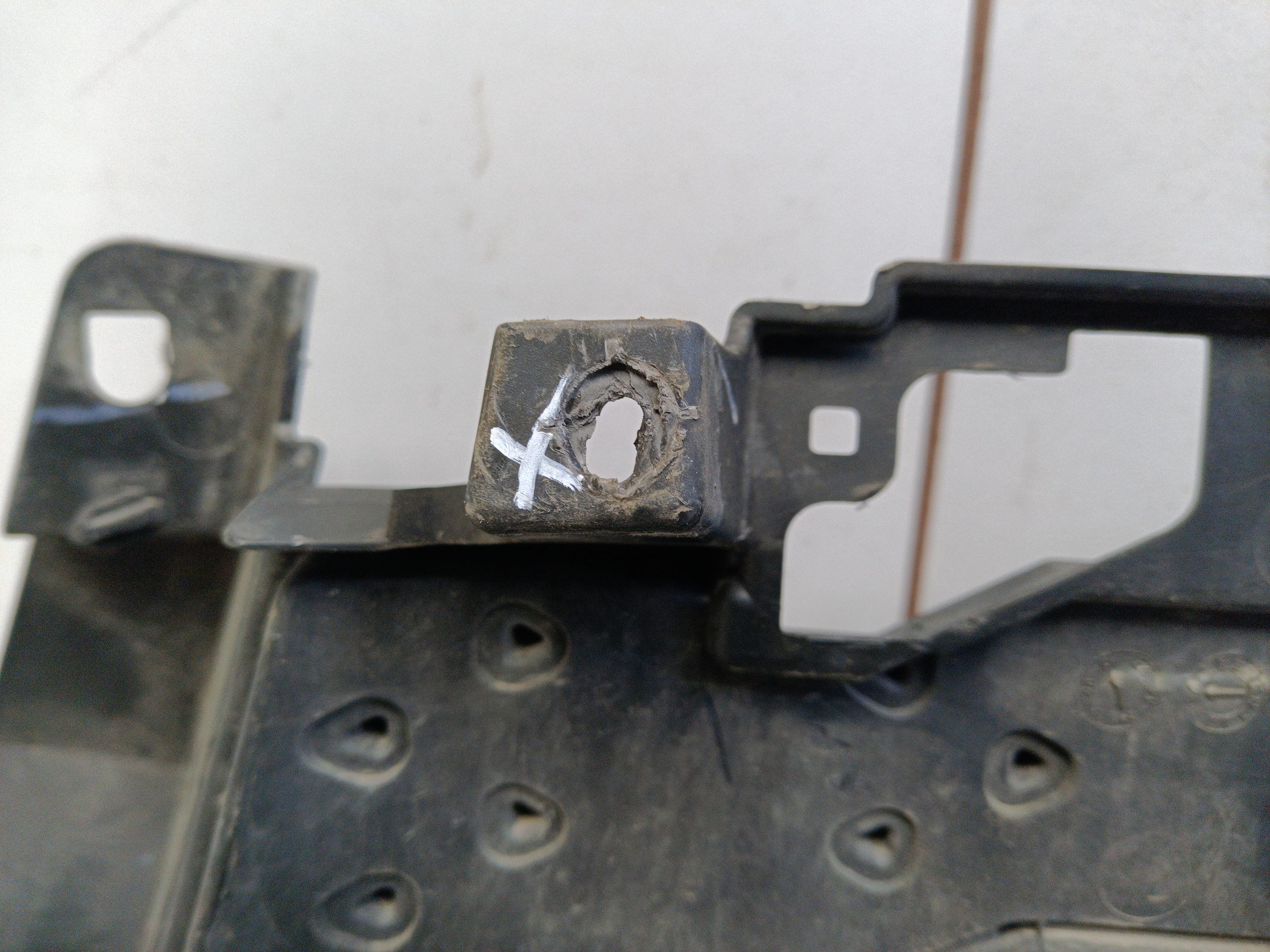 Решетка переднего бампера Mitsubishi Pajero Sport 3