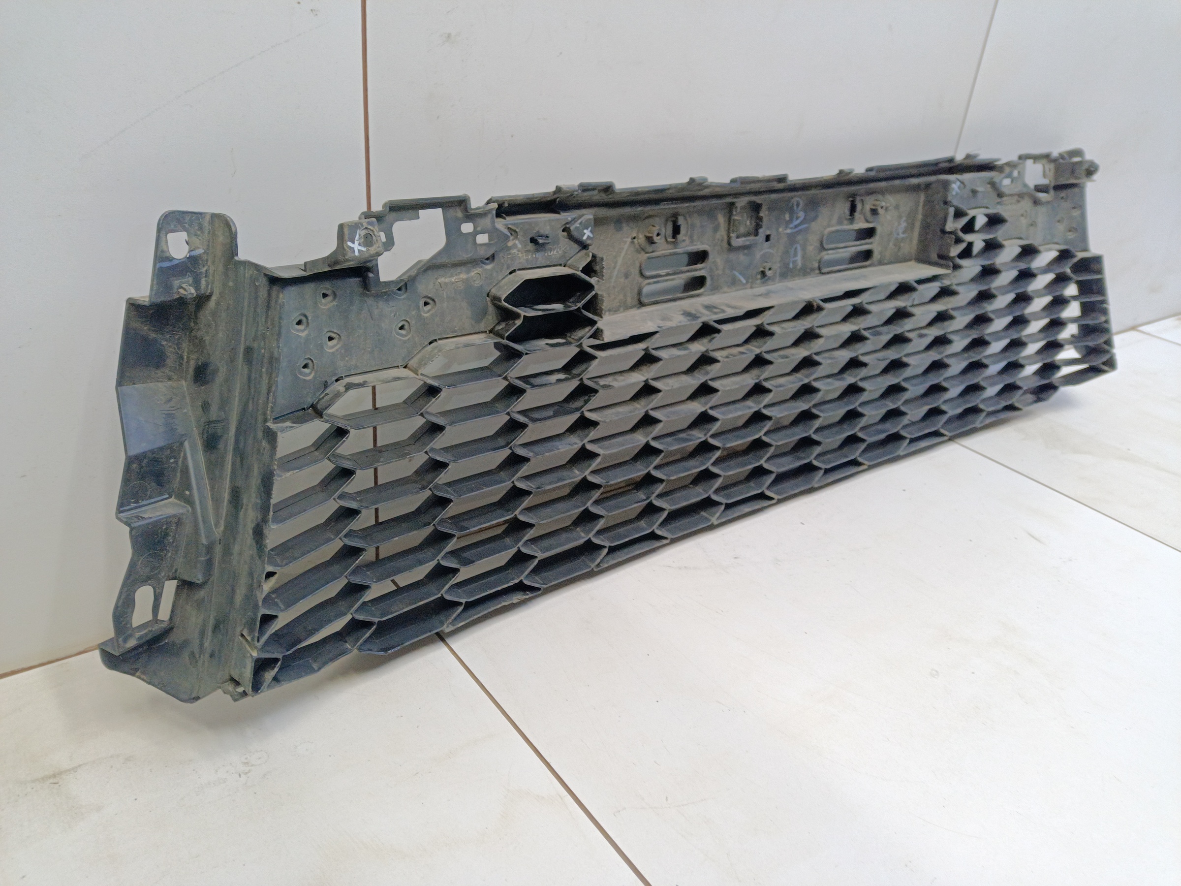 Решетка переднего бампера Mitsubishi Pajero Sport 3