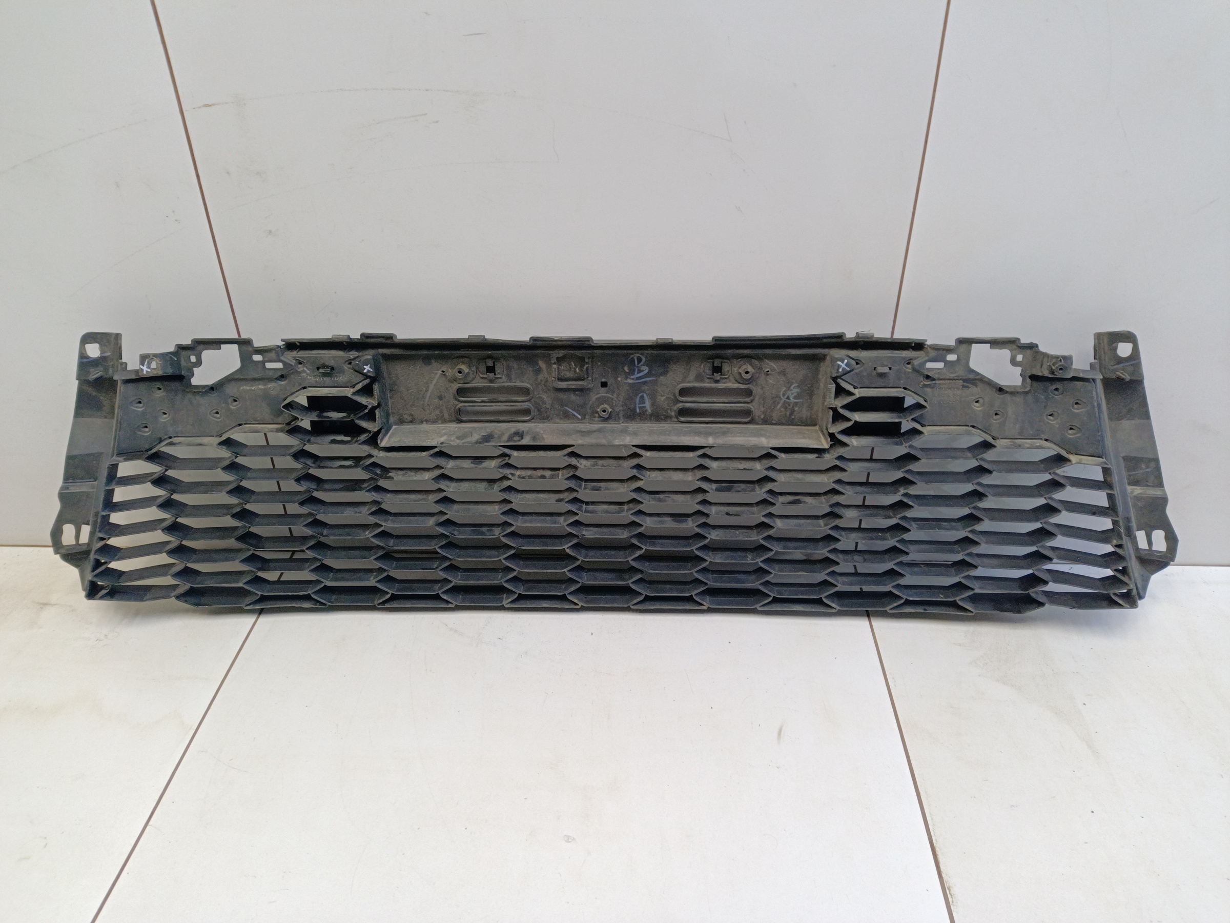 Решетка переднего бампера Mitsubishi Pajero Sport 3