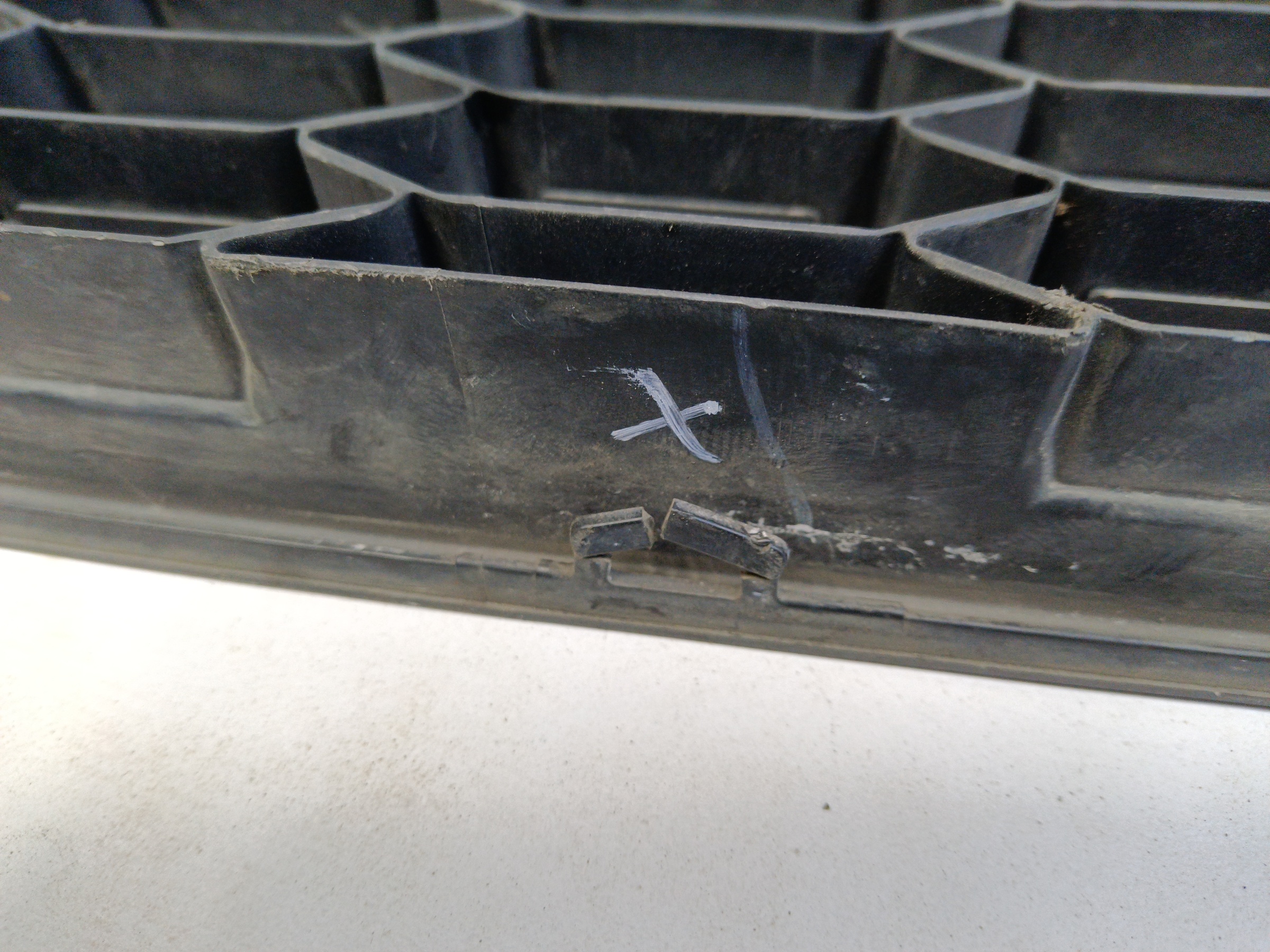 Решетка переднего бампера Mitsubishi Pajero Sport 3