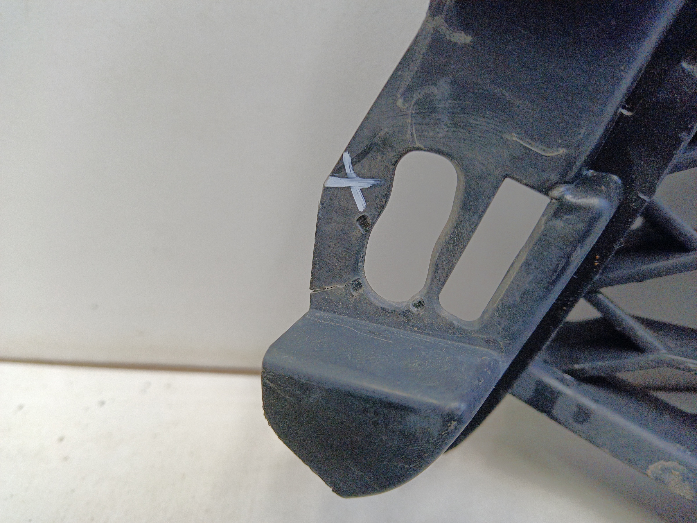 Решетка переднего бампера Mitsubishi Pajero Sport 3