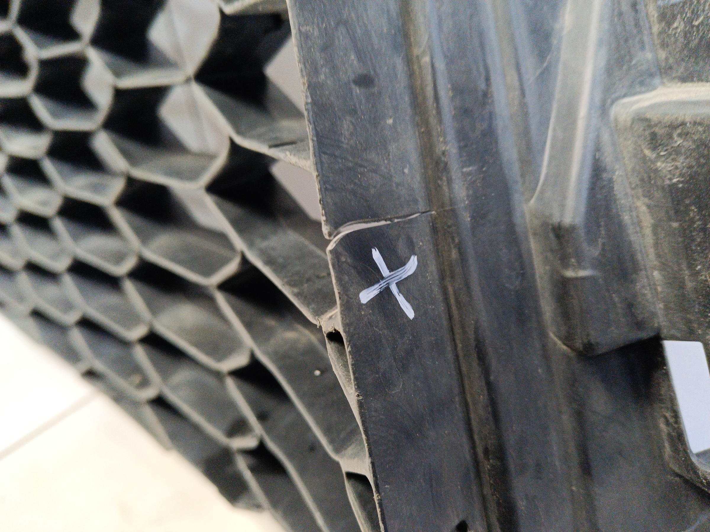 Решетка переднего бампера Mitsubishi Pajero Sport 3