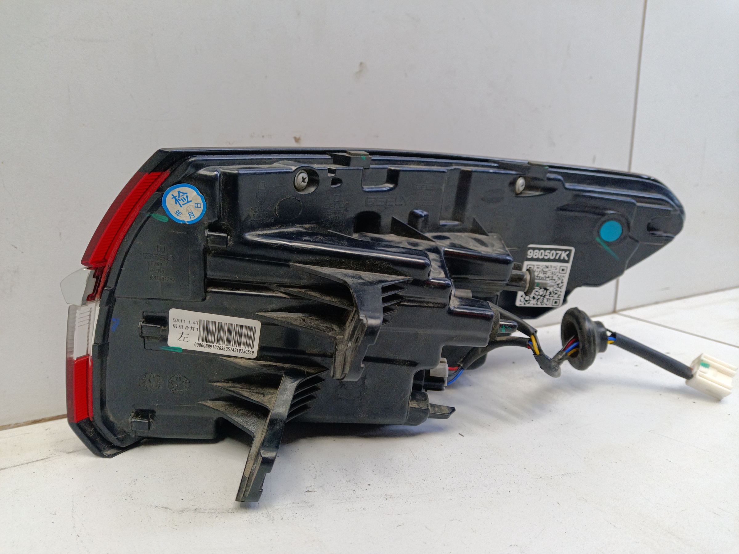 Фонарь задний левый наружный Geely Coolray LED