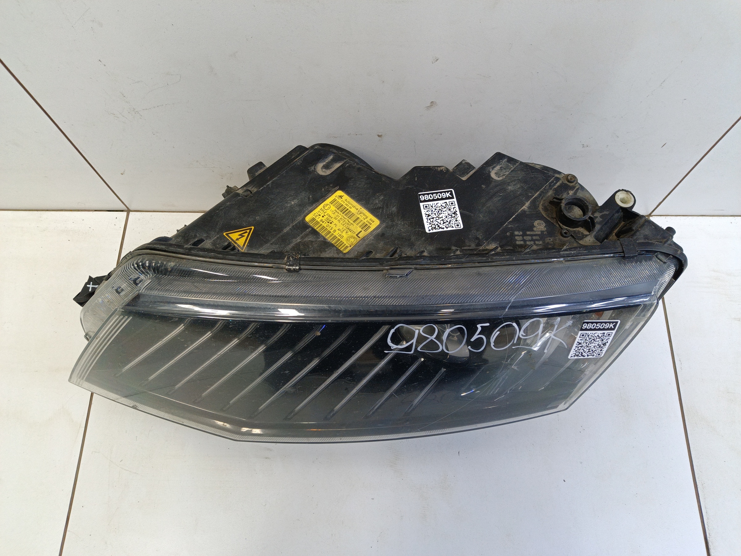 Фара передняя левая Skoda Octavia A7 ксенон адаптив