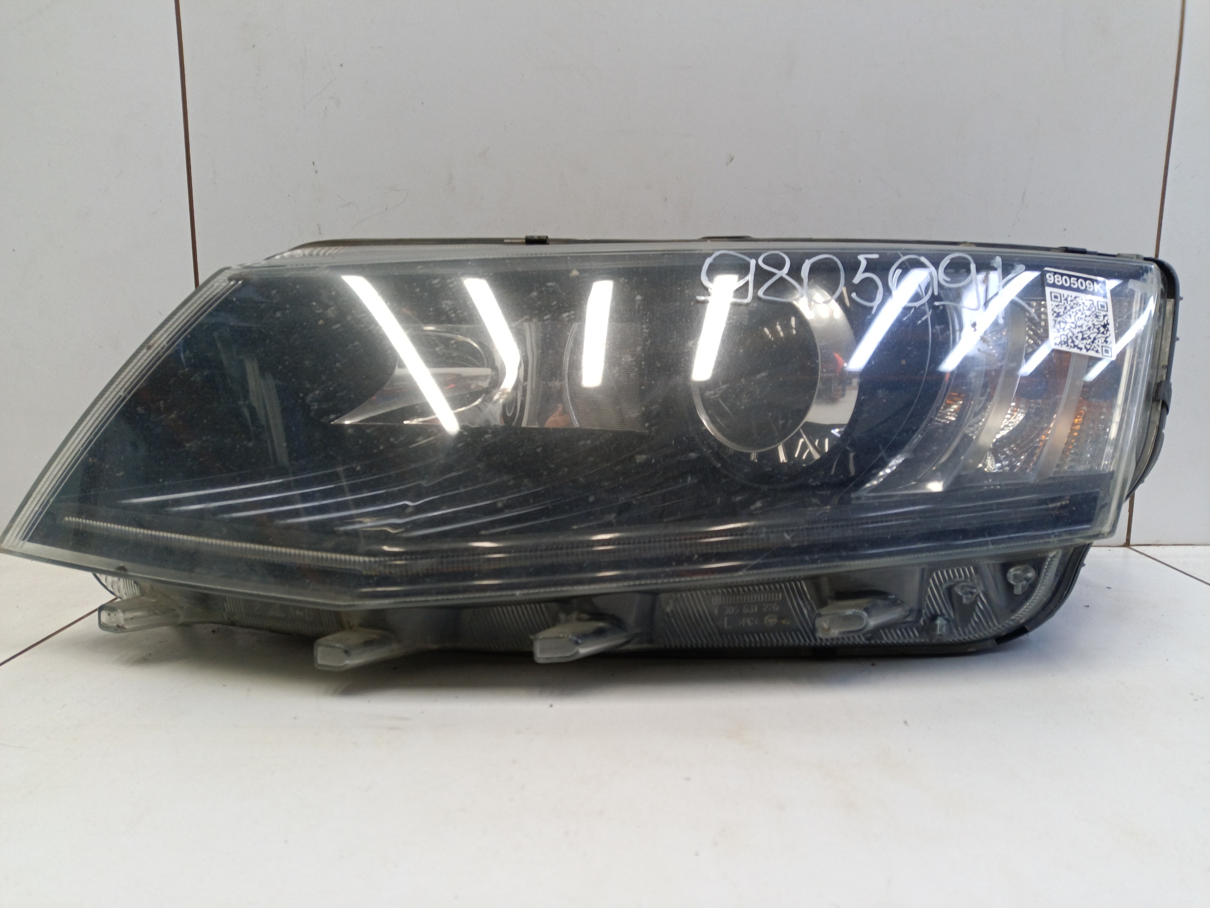 Фара передняя левая Skoda Octavia A7 ксенон адаптив