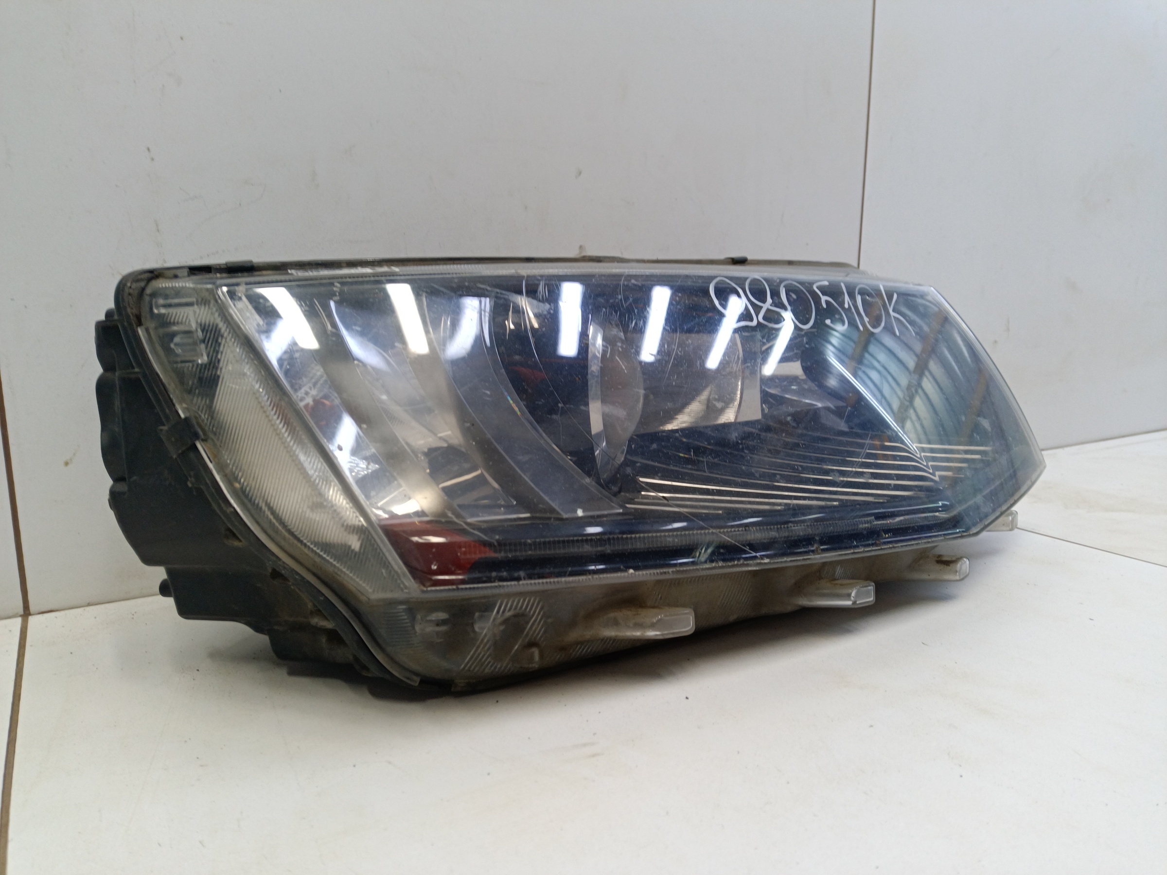 Фара передняя правая Skoda Octavia A7 ксенон