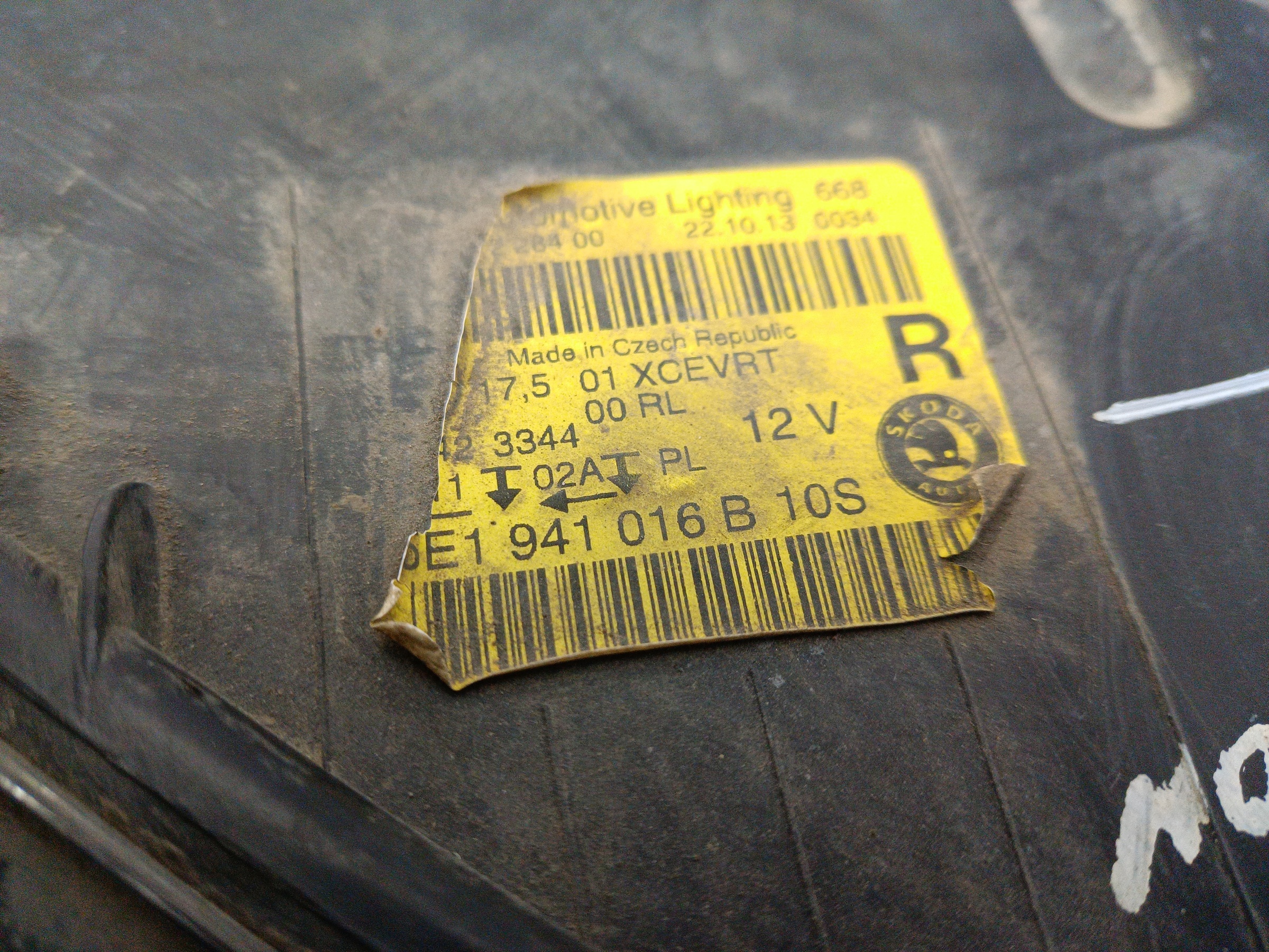 Фара передняя правая Skoda Octavia A7 ксенон