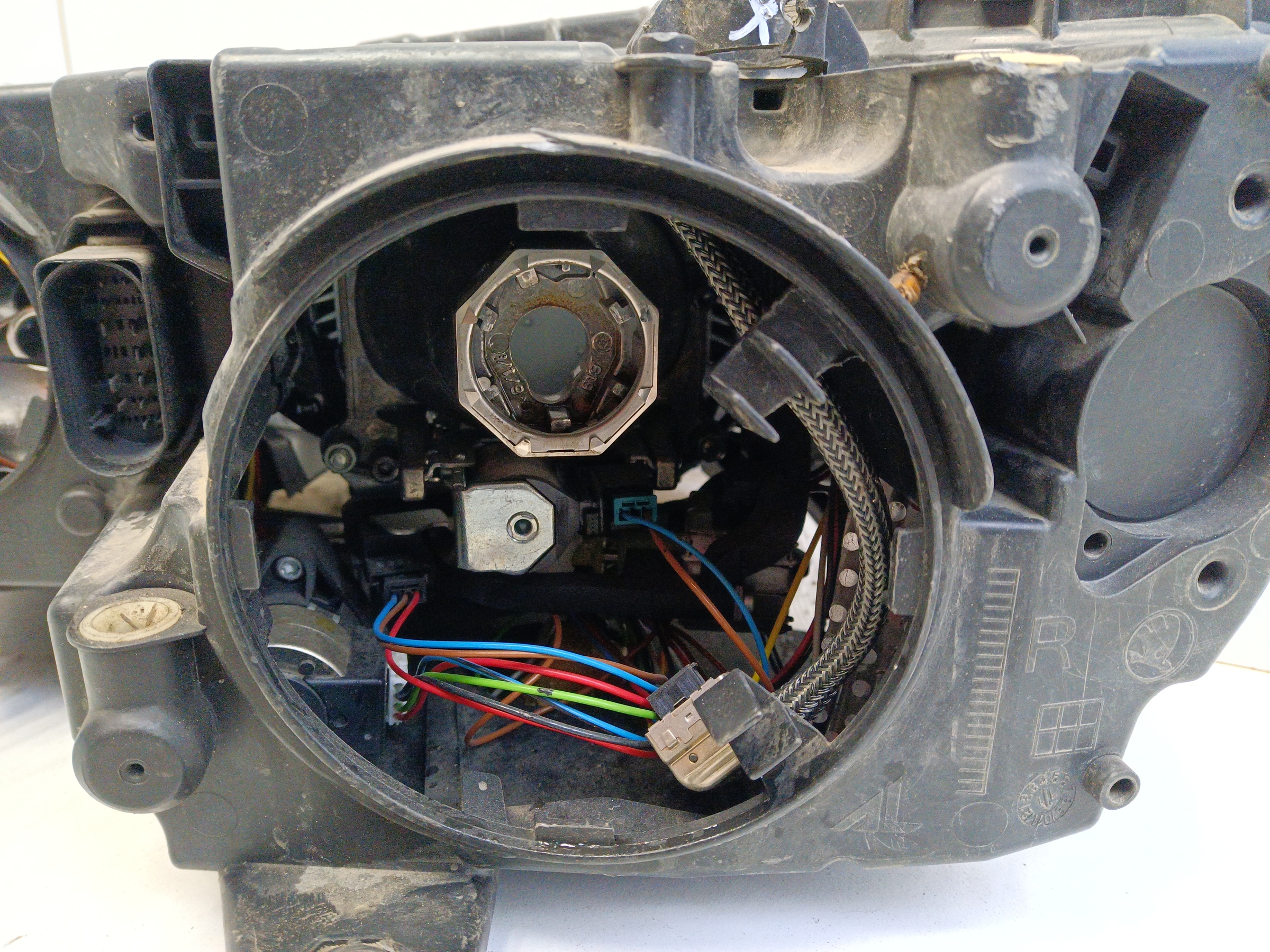 Фара передняя правая Skoda Octavia A7 ксенон