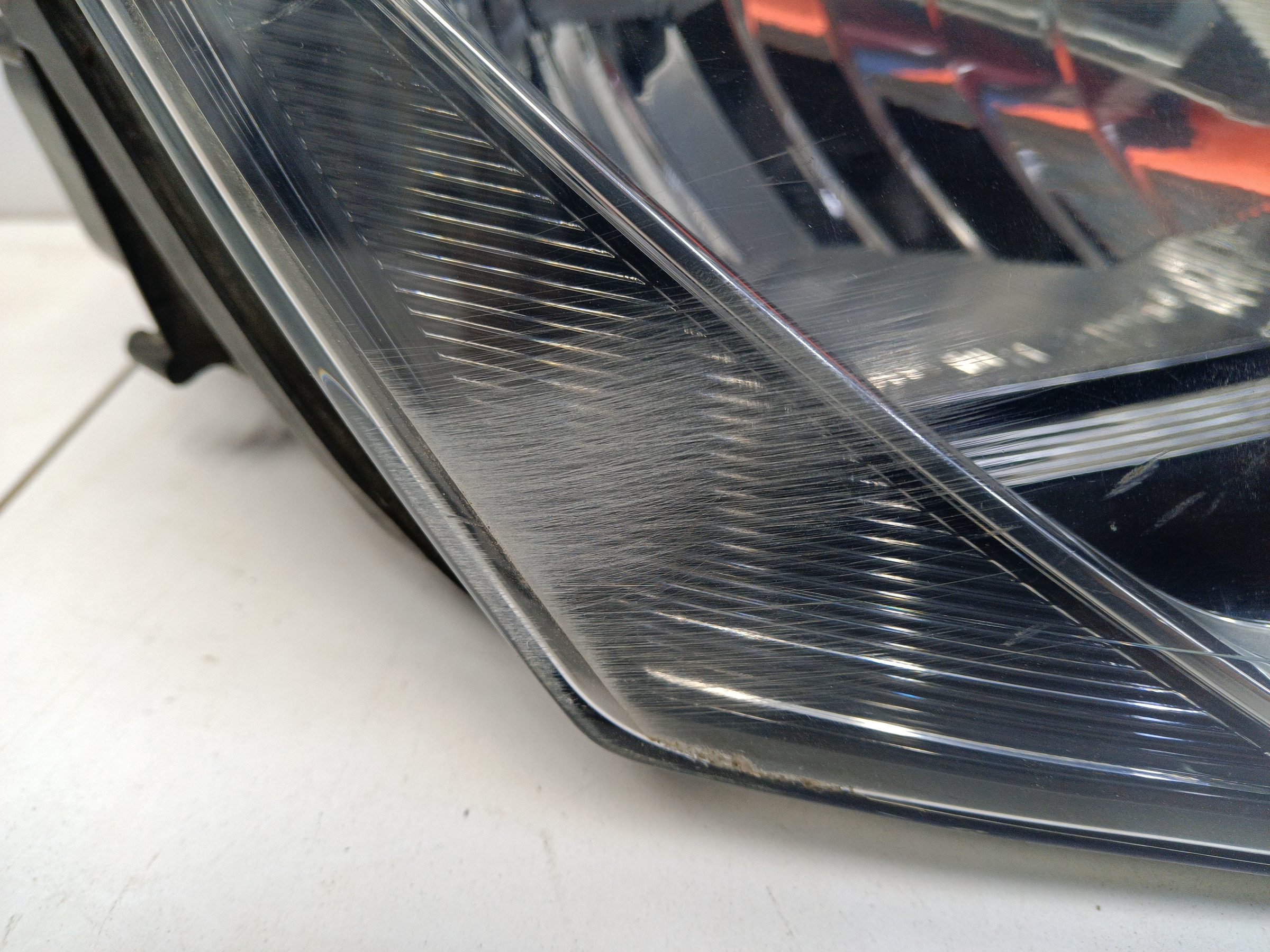 Фара передняя правая Volkswagen Polo 5 Sedan Restail галоген