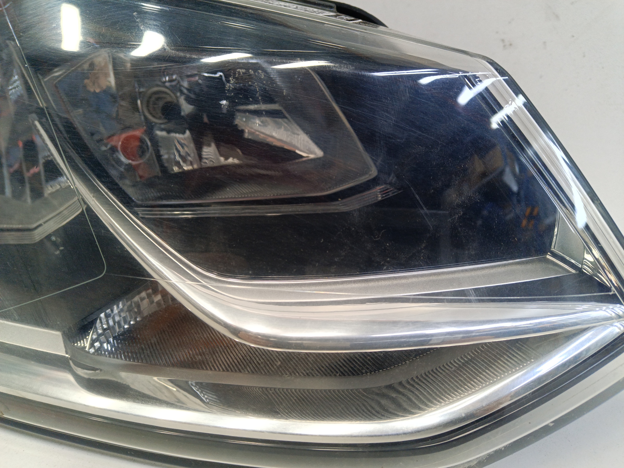 Фара передняя правая Volkswagen Polo 5 Sedan Restail галоген