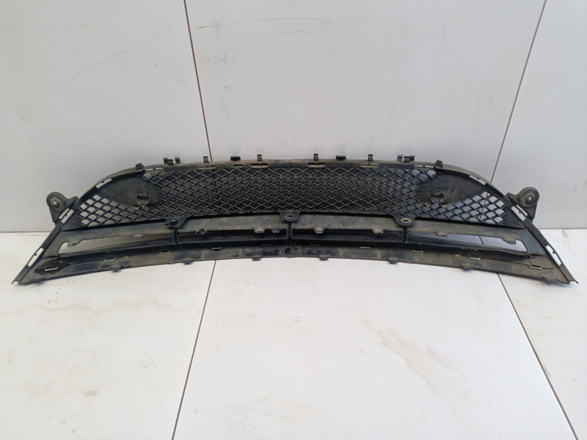 Решетка переднего бампера центральная Mercedes Benz E-klasse W213 AMG