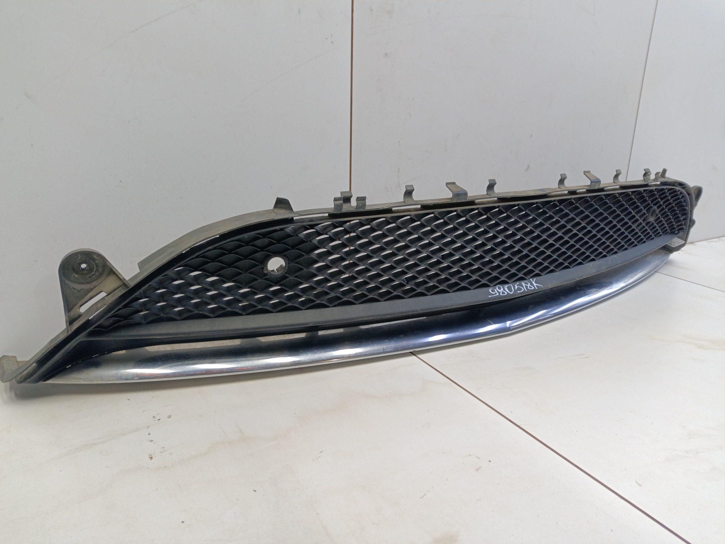 Решетка переднего бампера центральная Mercedes Benz E-klasse W213 AMG