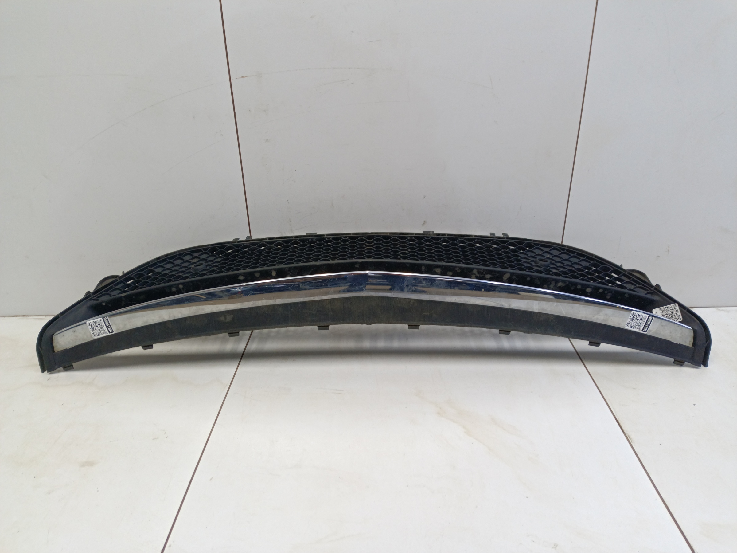 Решетка переднего бампера центральная Mercedes Benz E-klasse W213 AMG