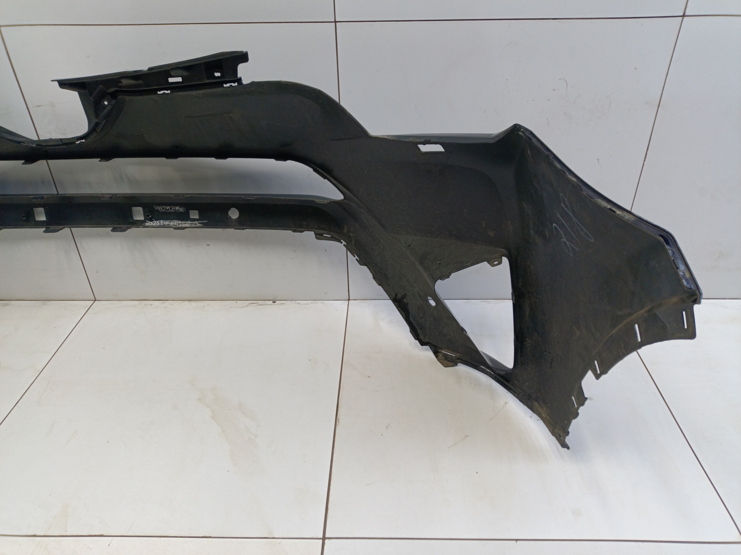 Бампер передний Toyota RAV4 CA40 Restail