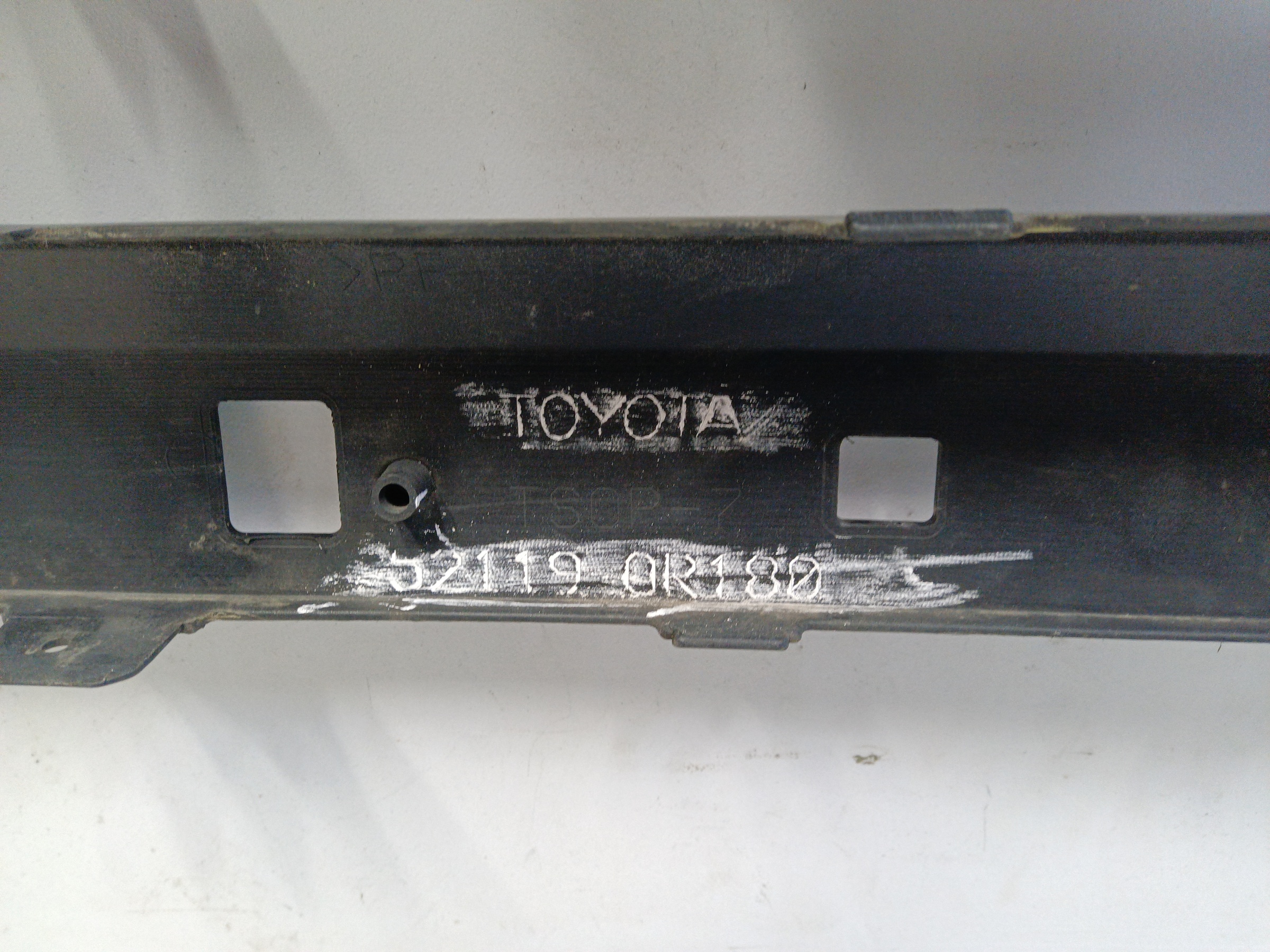 Бампер передний Toyota RAV4 CA40 Restail