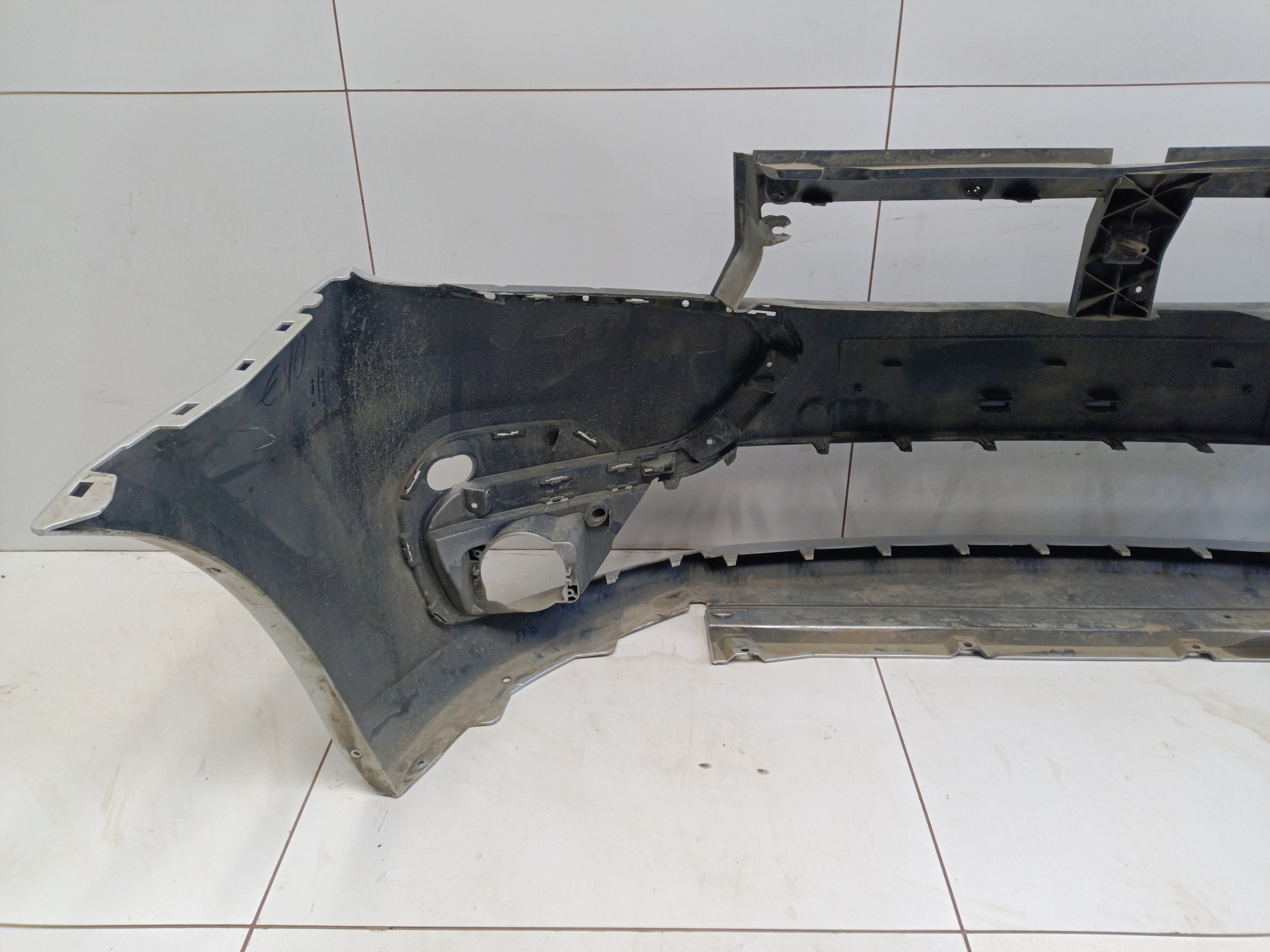 Бампер передний Lada Largus 1 Restail