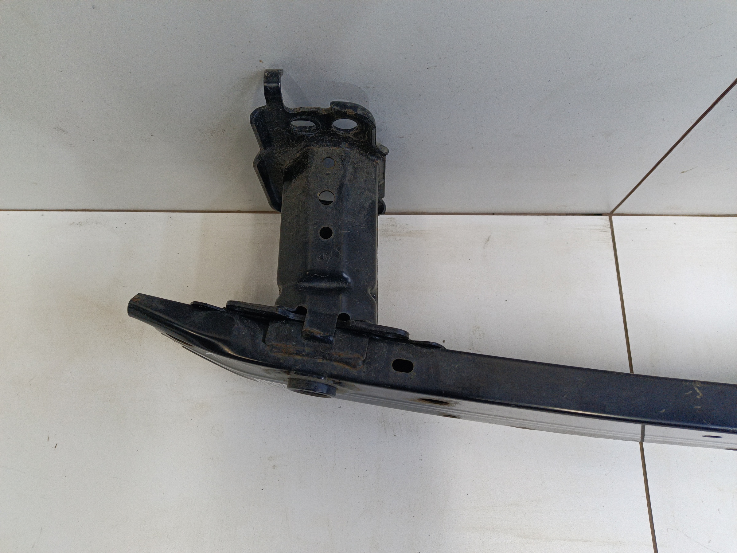 Усилитель переднего бампера Toyota RAV4 CA40