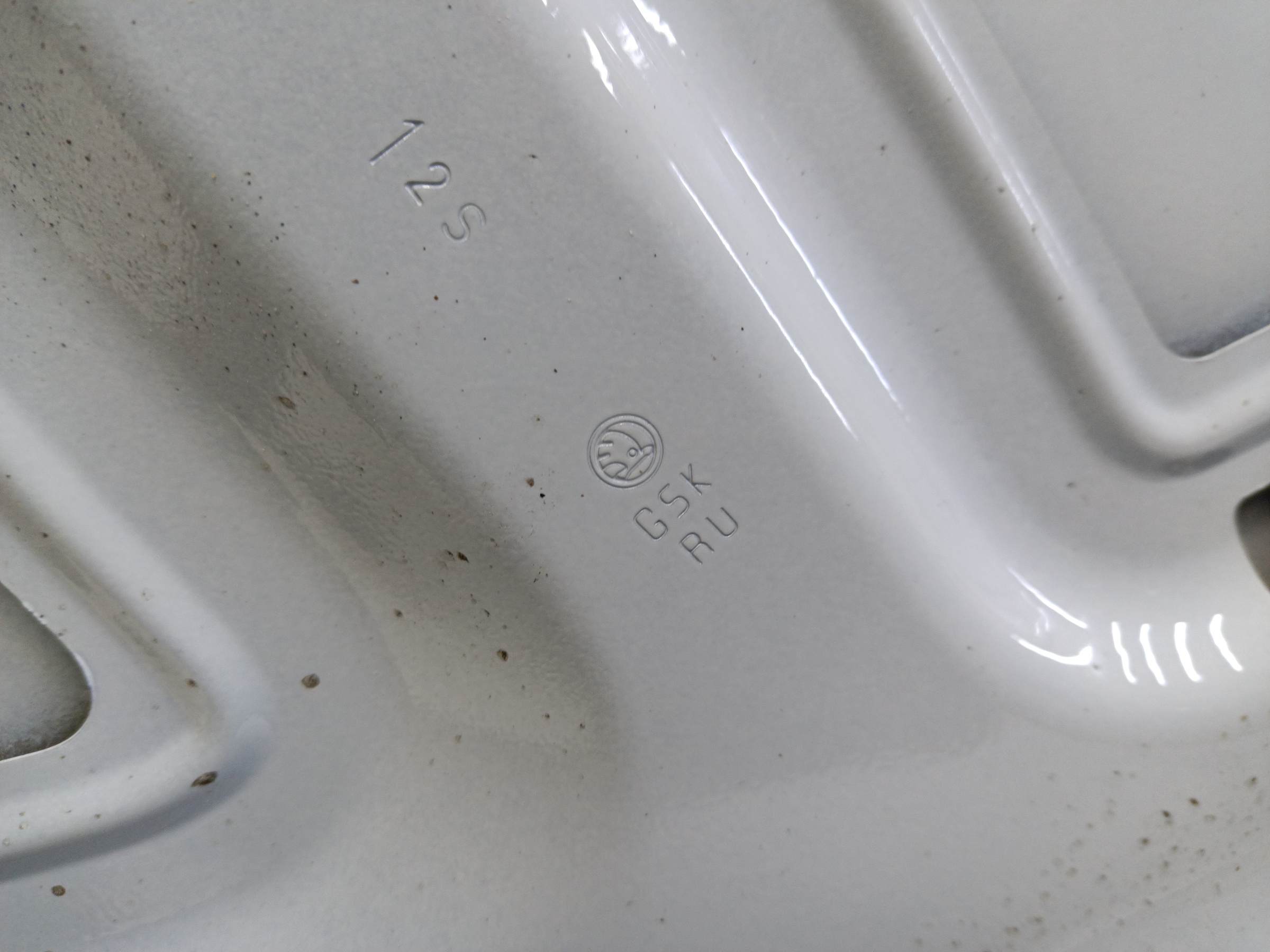 Капот Skoda Rapid 2