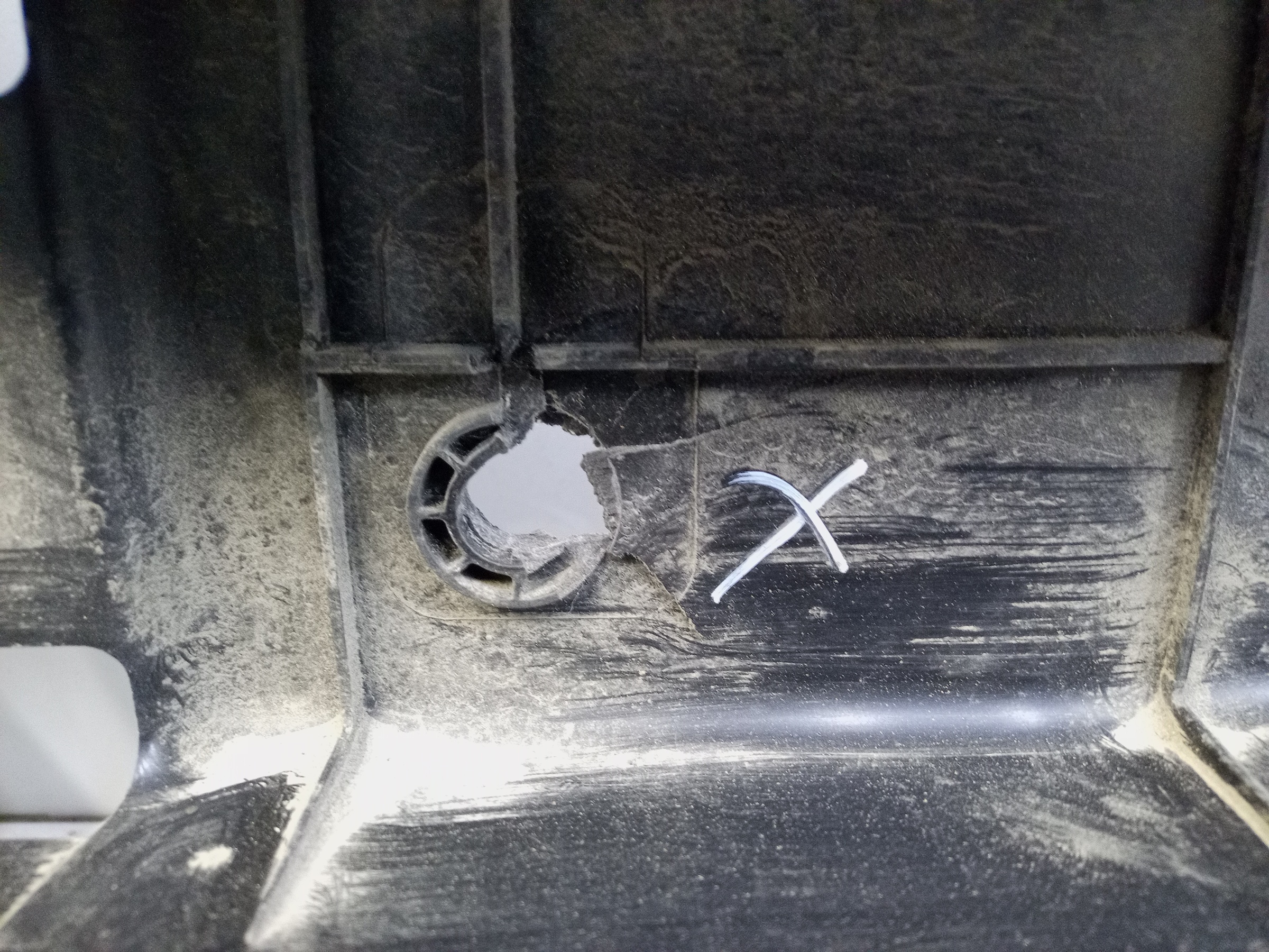 Дефлектор радиатора Geely Tugella