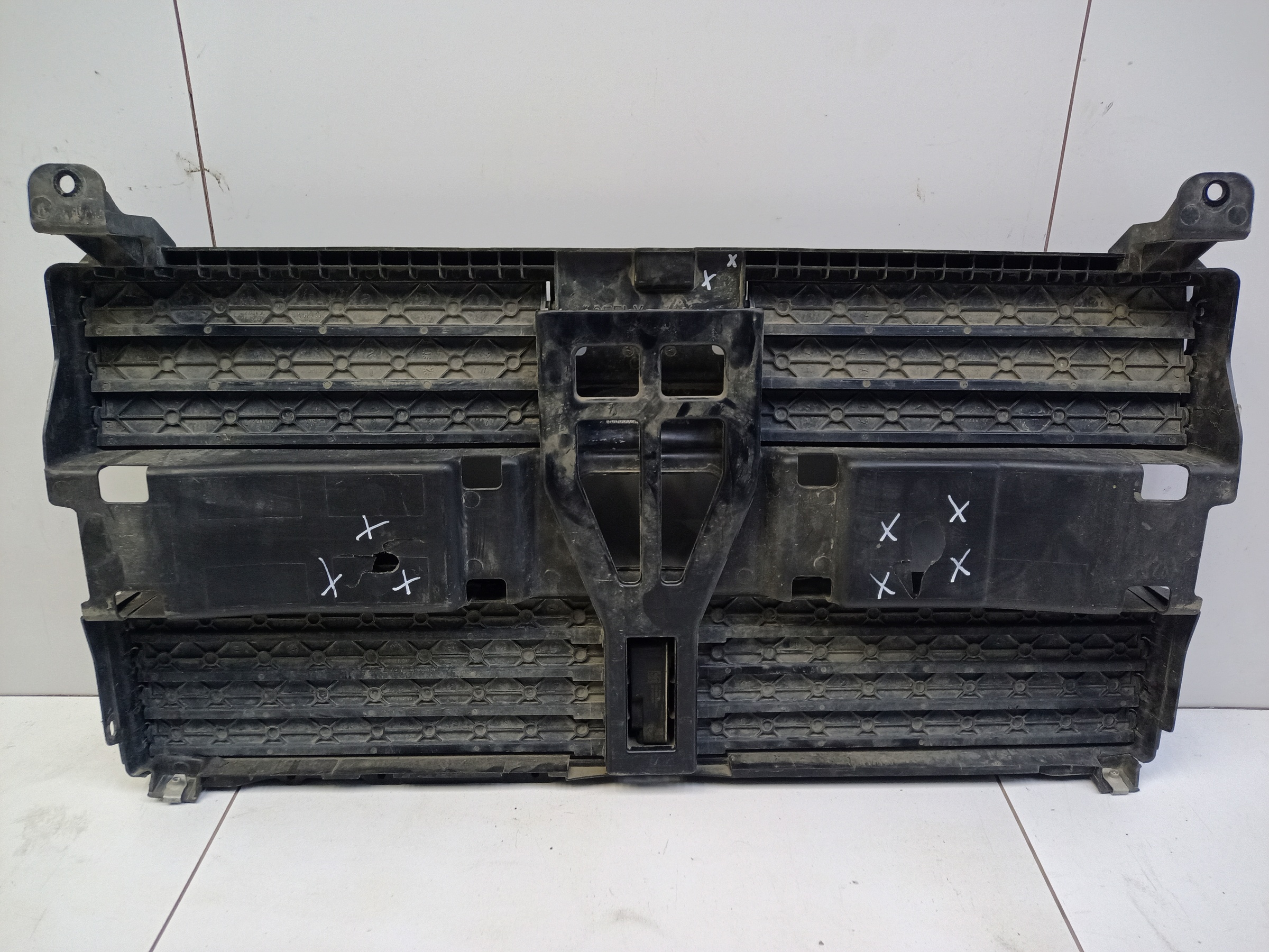 Дефлектор радиатора Geely Tugella