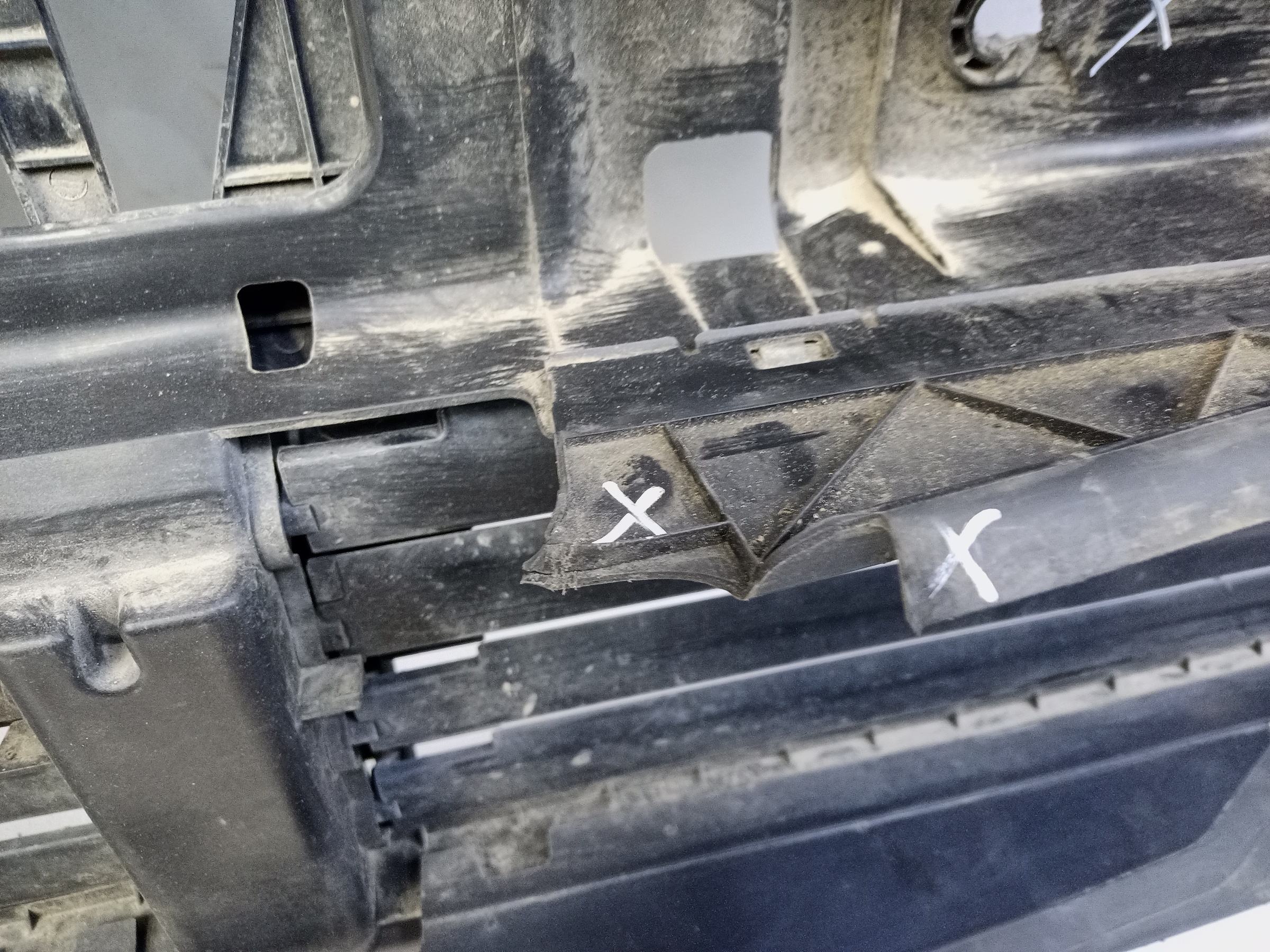 Дефлектор радиатора Geely Tugella