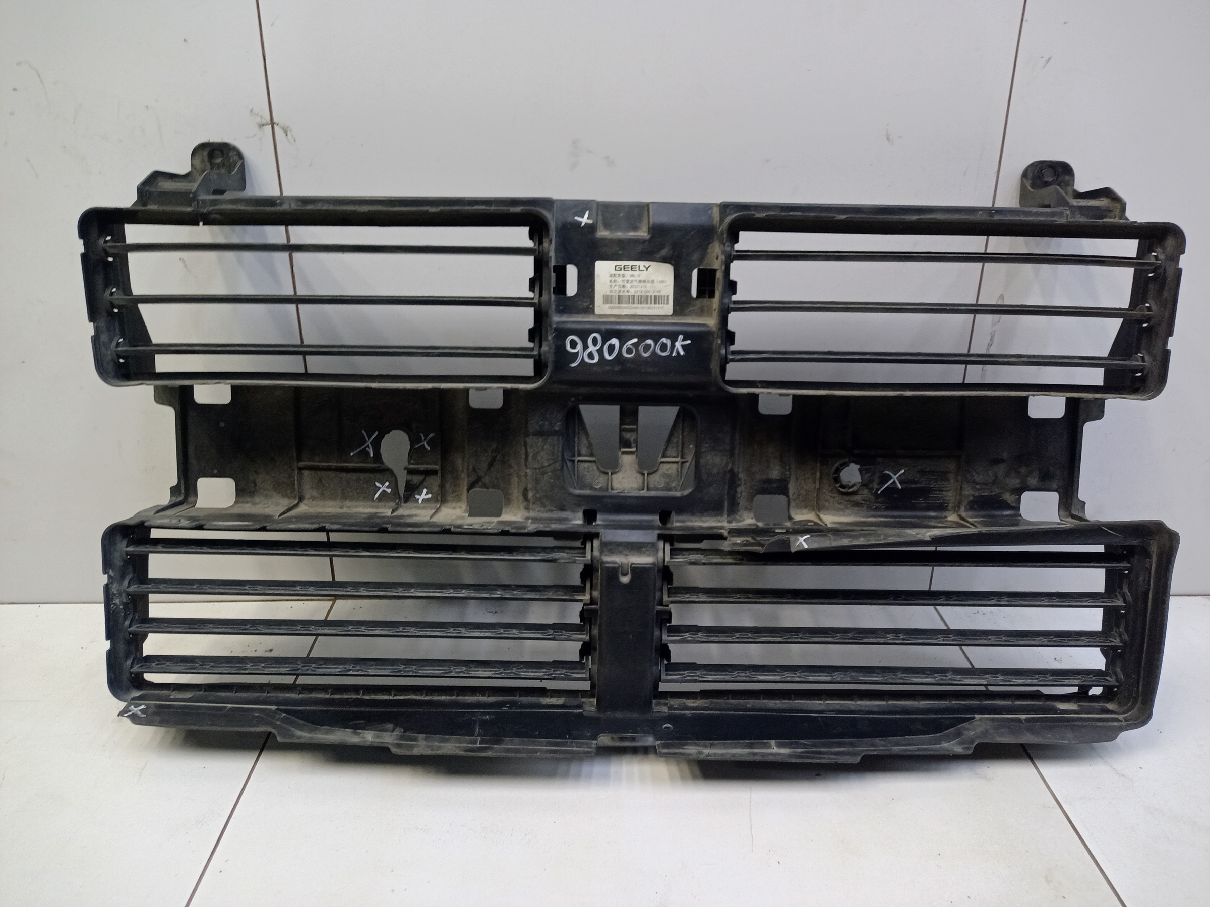 Дефлектор радиатора Geely Tugella