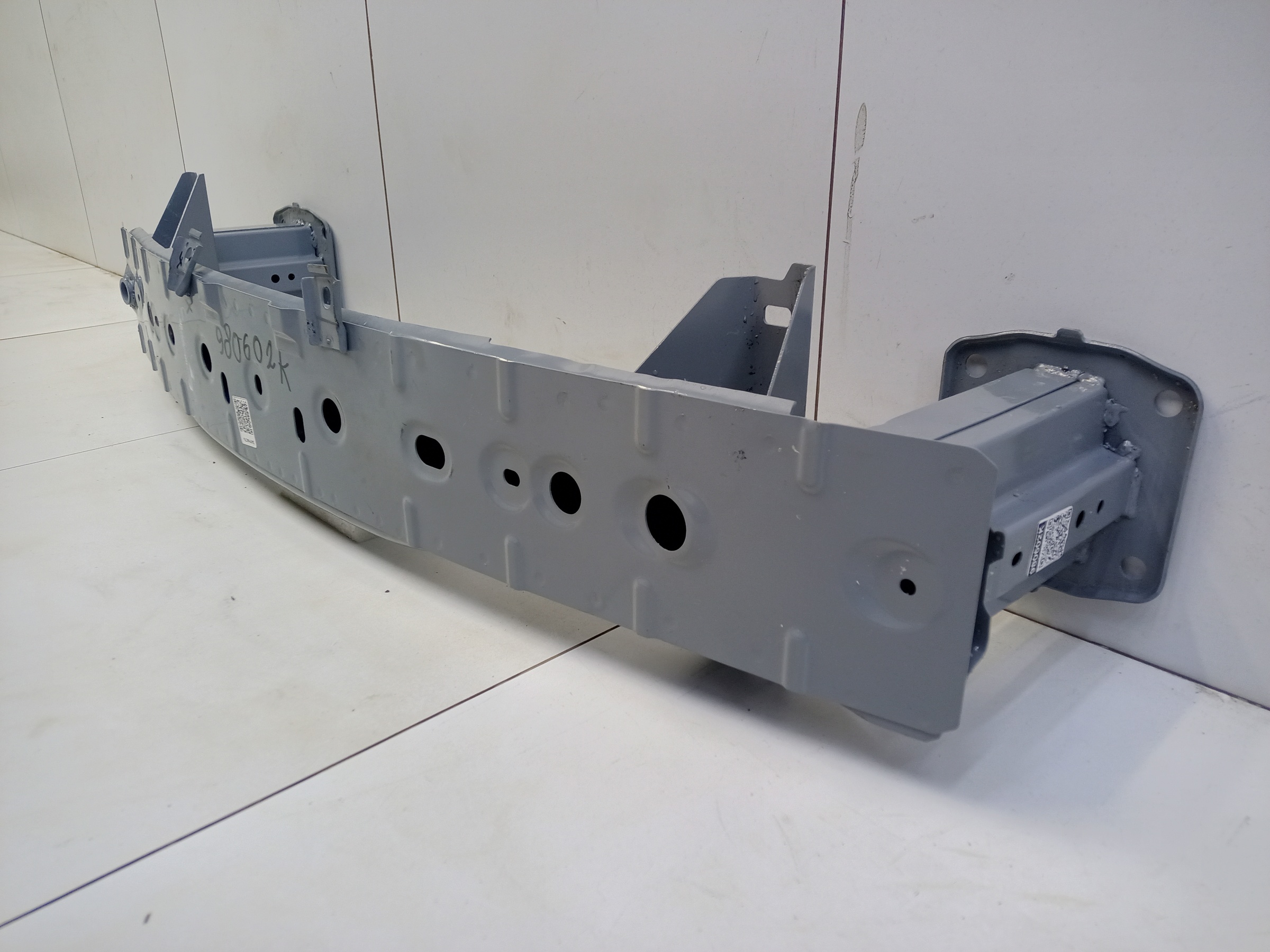 Усилитель переднего бампера Mazda CX-4 Restail