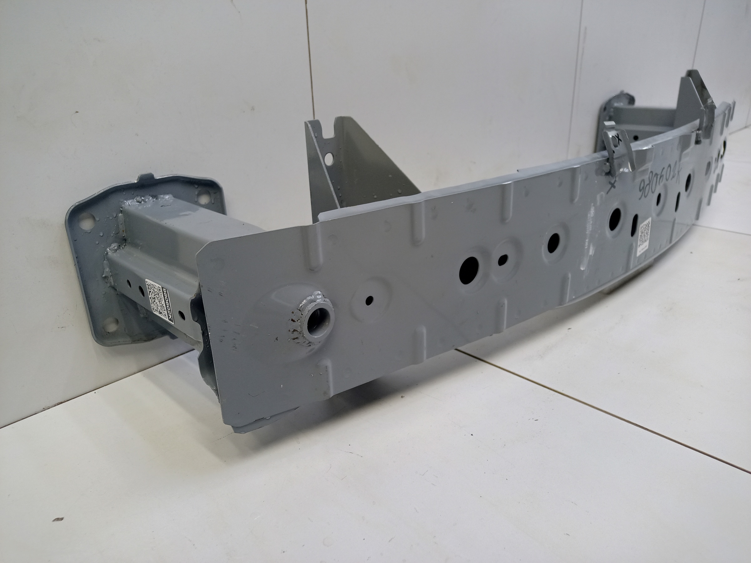 Усилитель переднего бампера Mazda CX-4 Restail