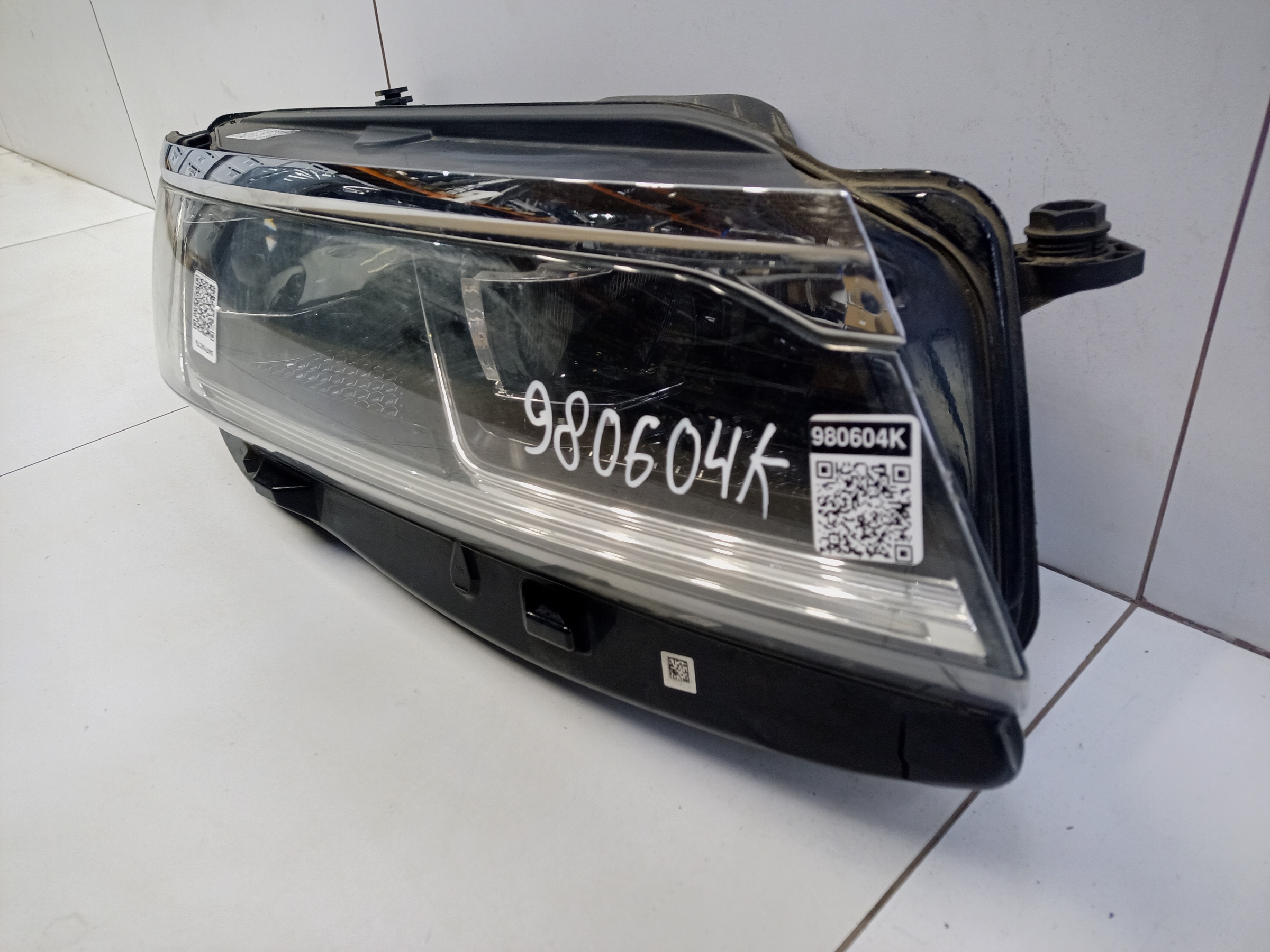 Фара передняя правая Volkswagen Touareg 3 LED