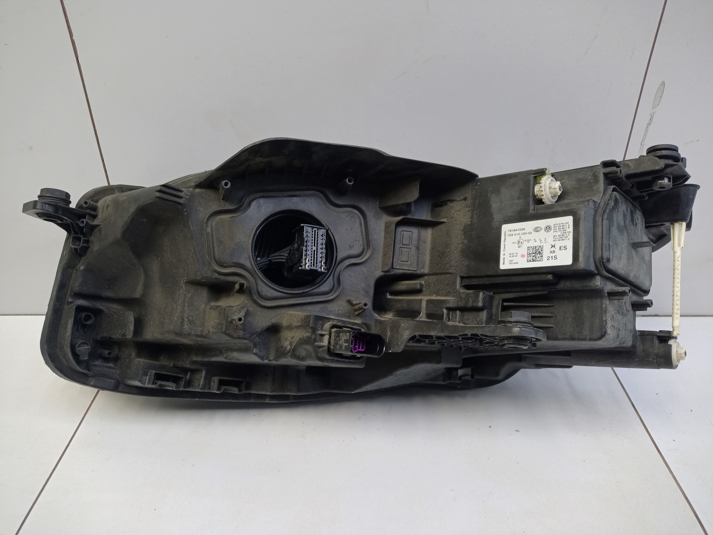 Фара передняя правая Volkswagen Touareg 3 LED