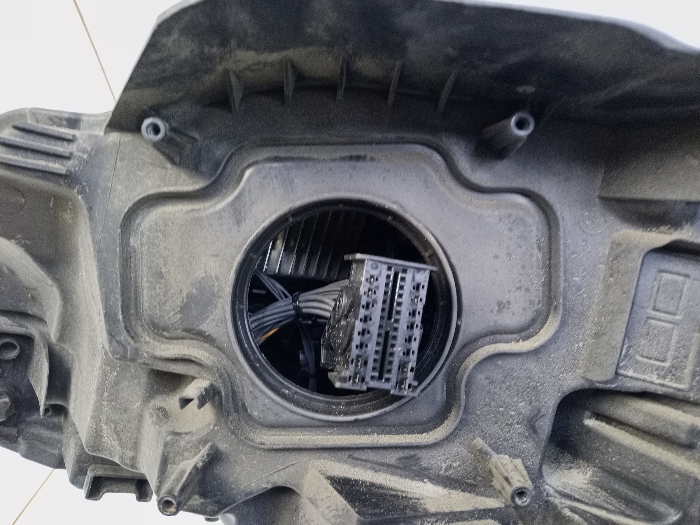 Фара передняя правая Volkswagen Touareg 3 LED