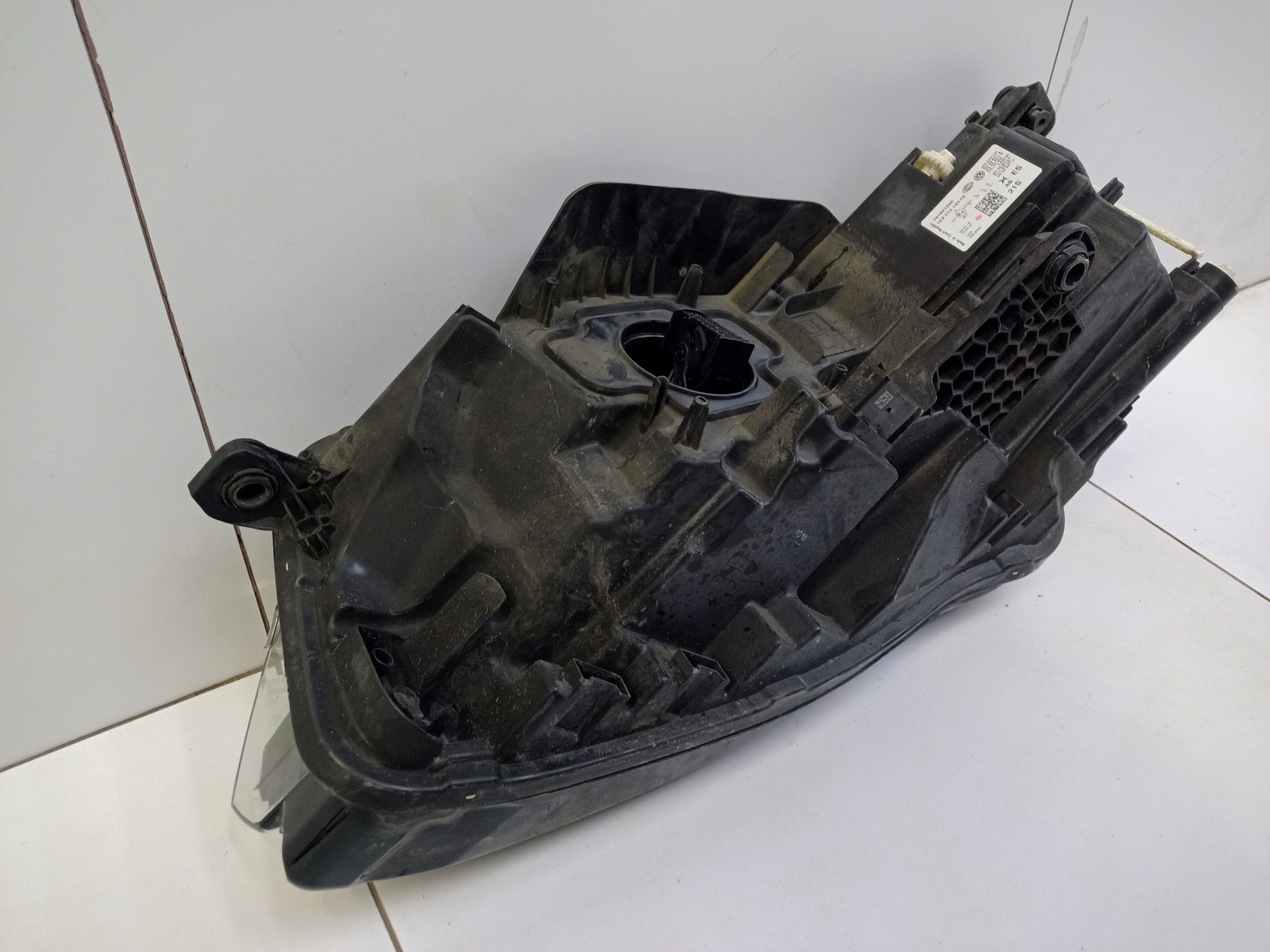 Фара передняя правая Volkswagen Touareg 3 LED